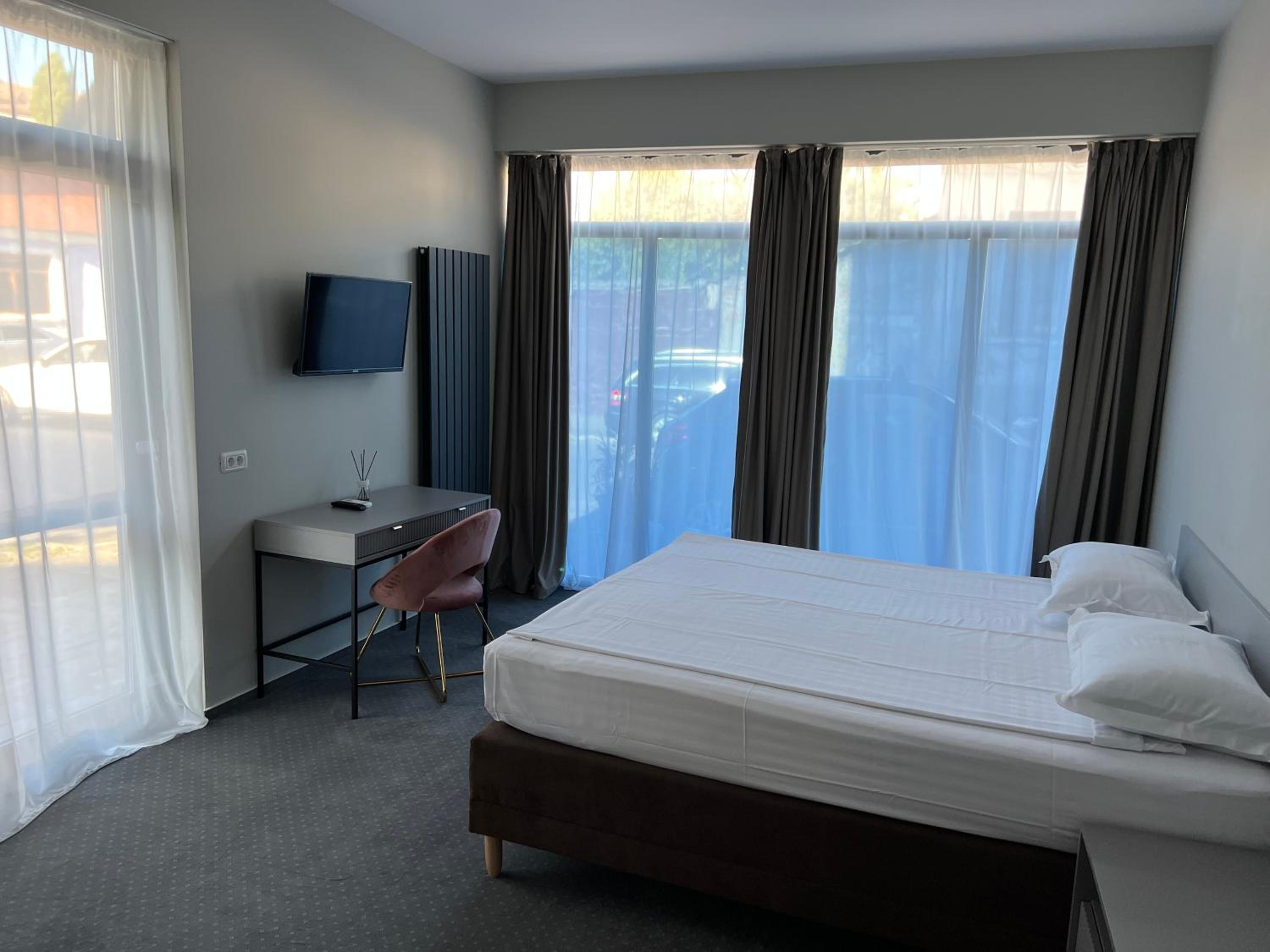Deluxe Double Room - Photo 1