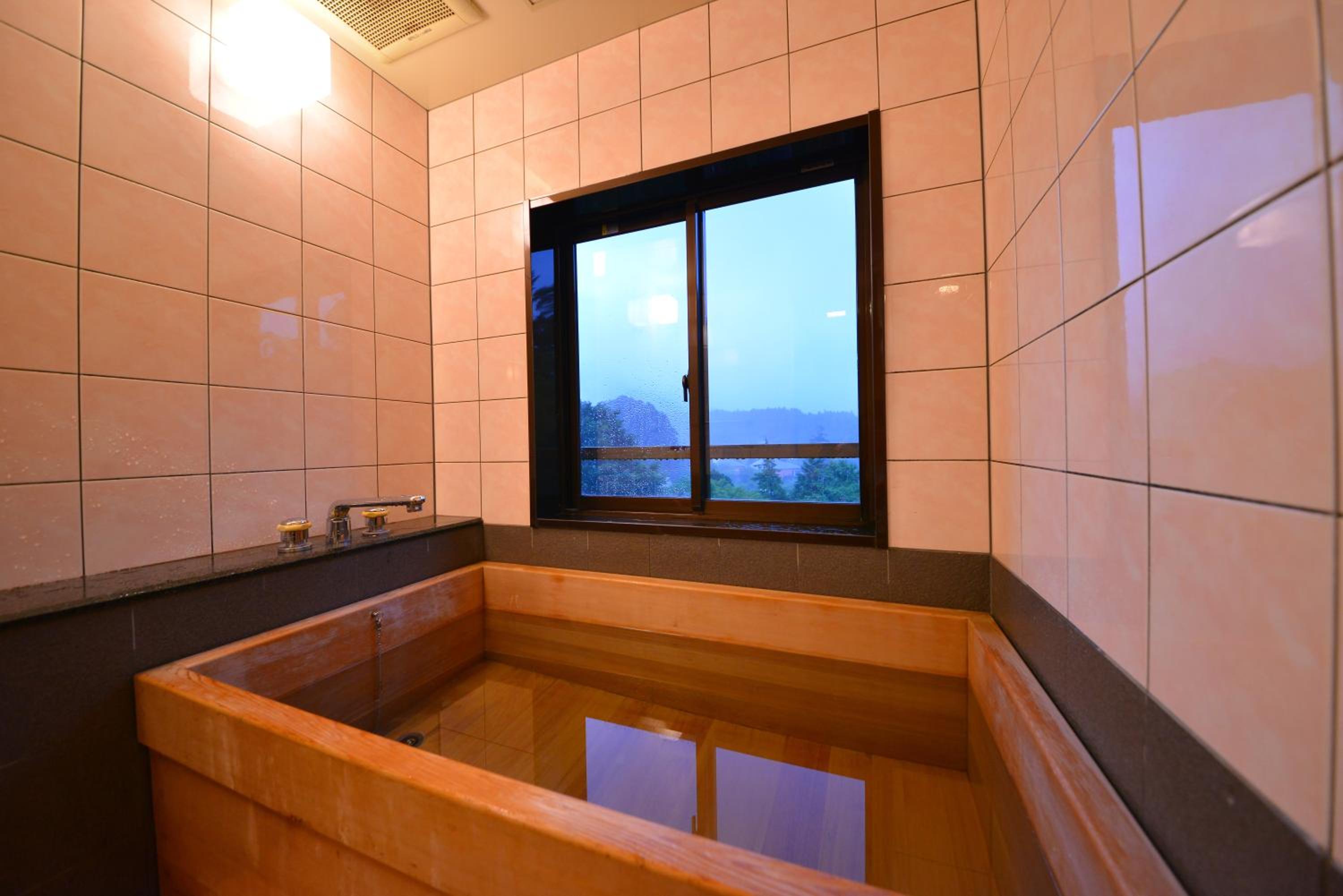 Deluxe Japanese-Style  Room with Private Bathroom - Non-Smoking - Photo 4