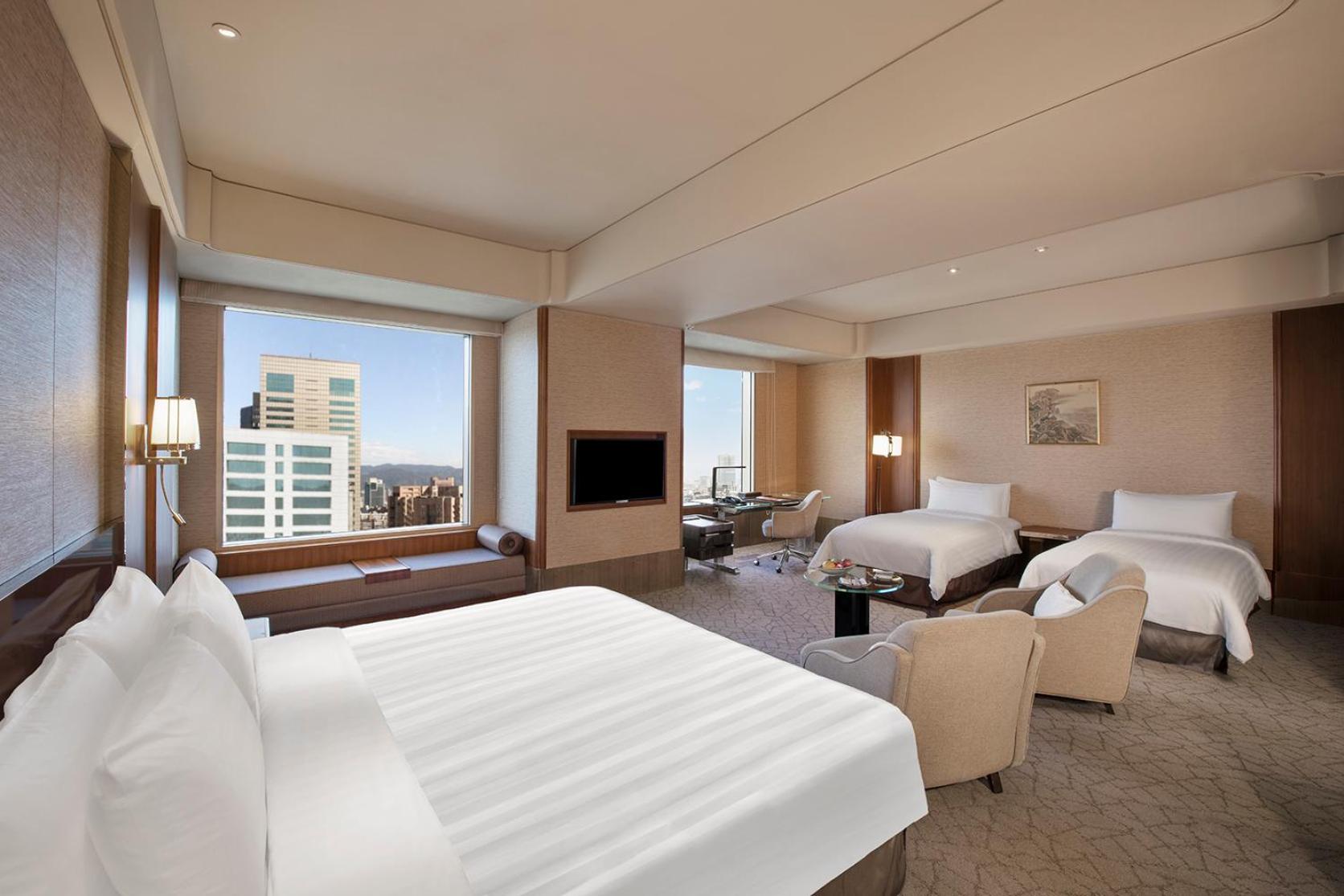 Grand Deluxe Family Room - Photo 1