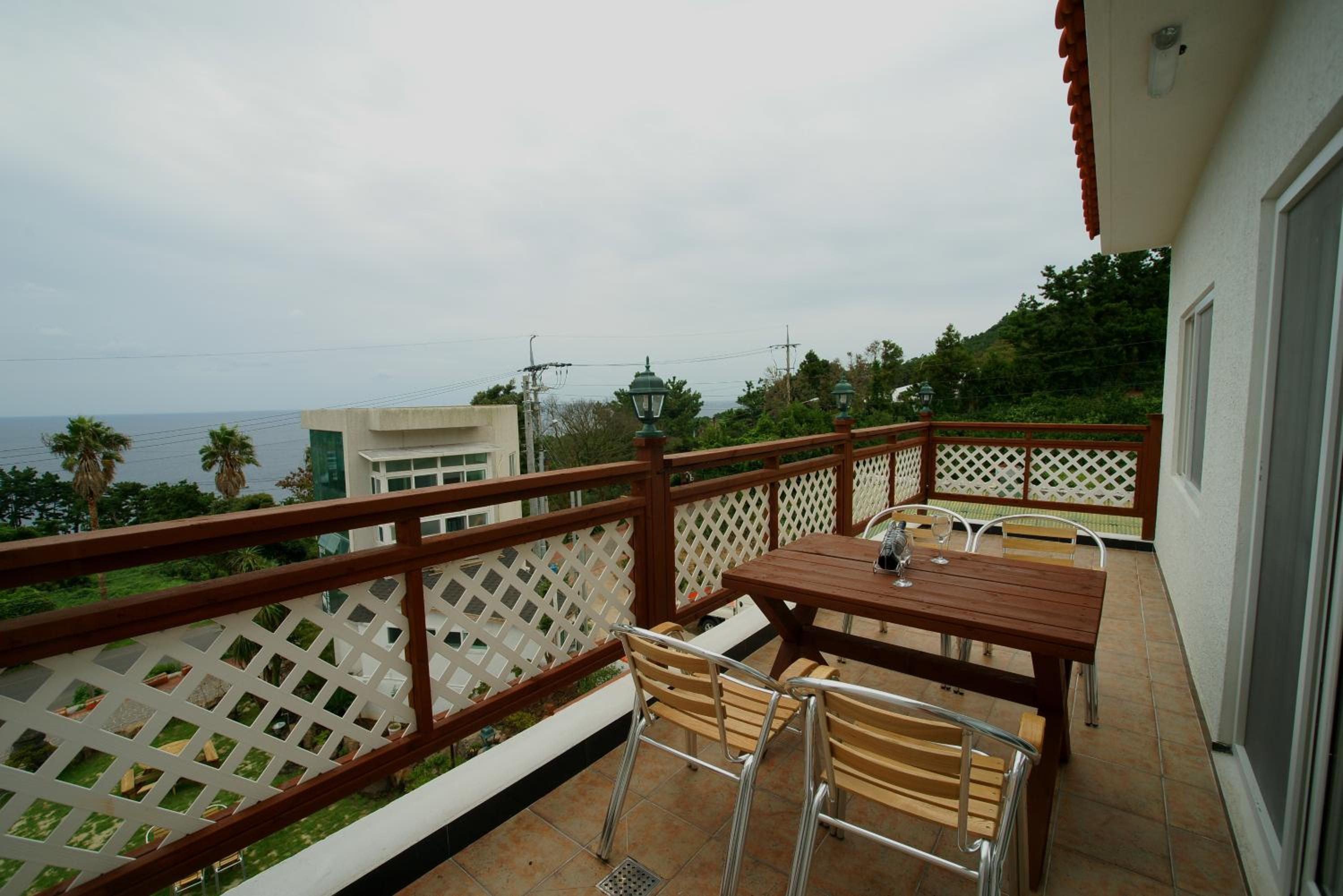 One-Bedroom Apartment - Photo 9