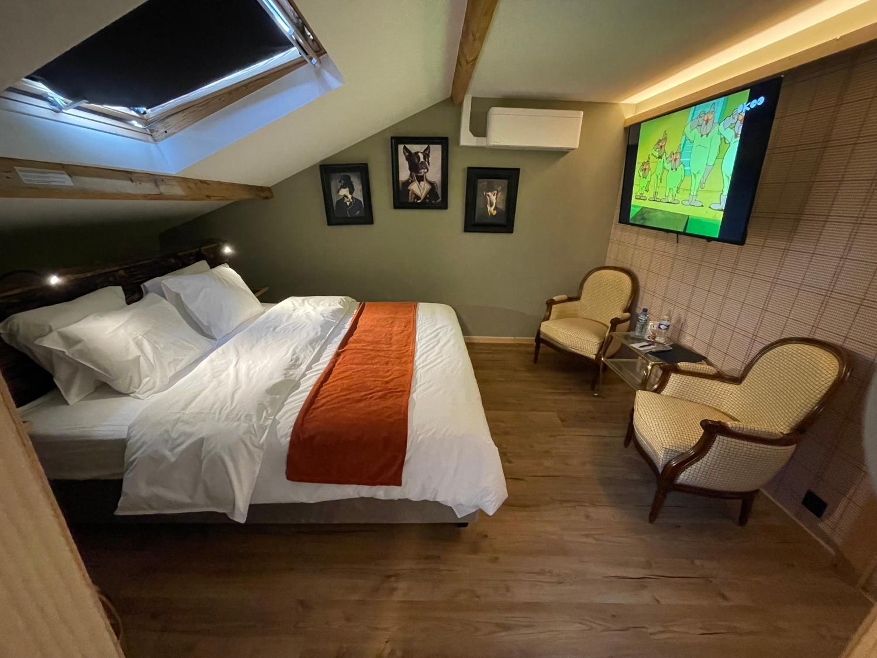 Double Room - Photo 8