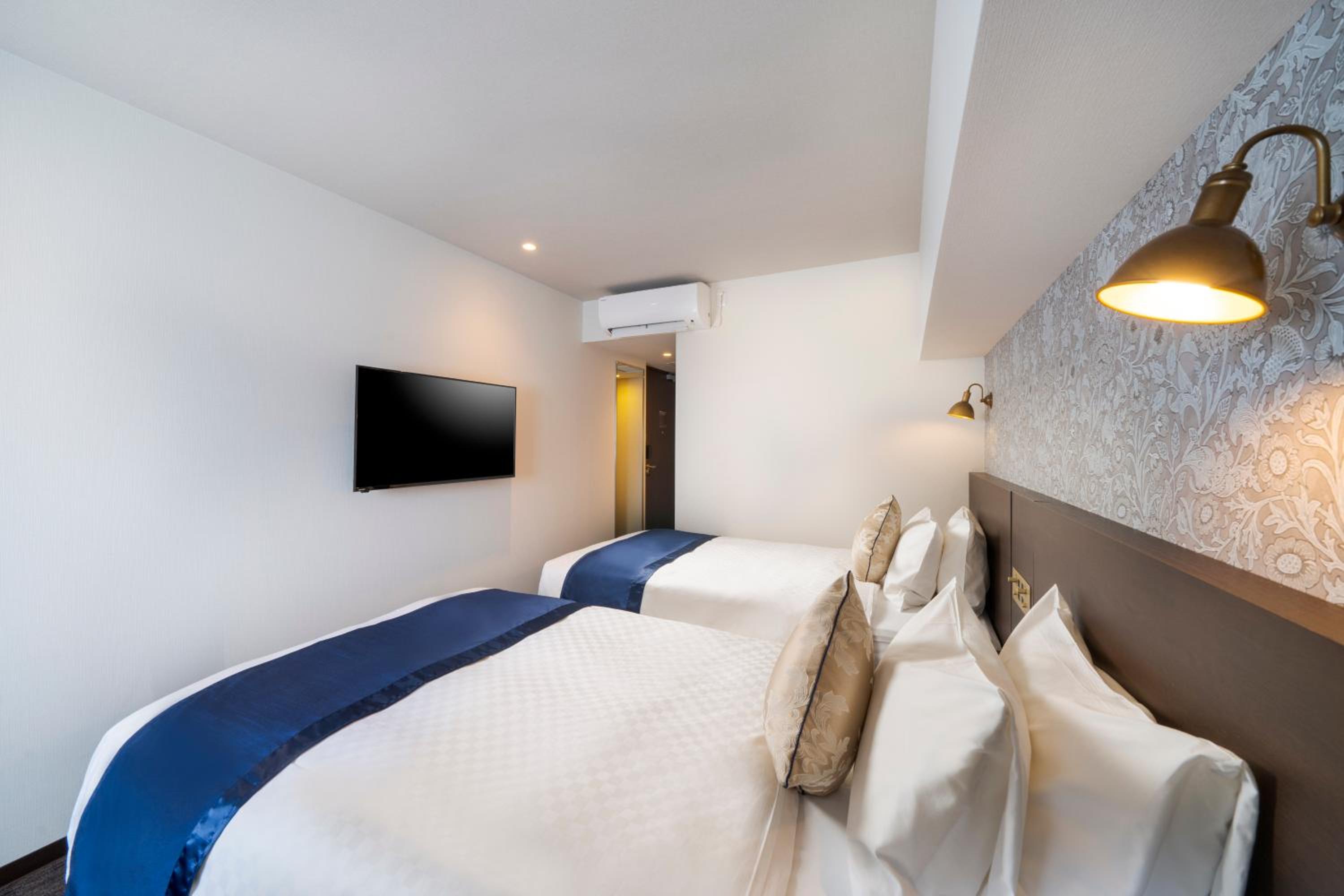 Superior Twin Room - Photo 8