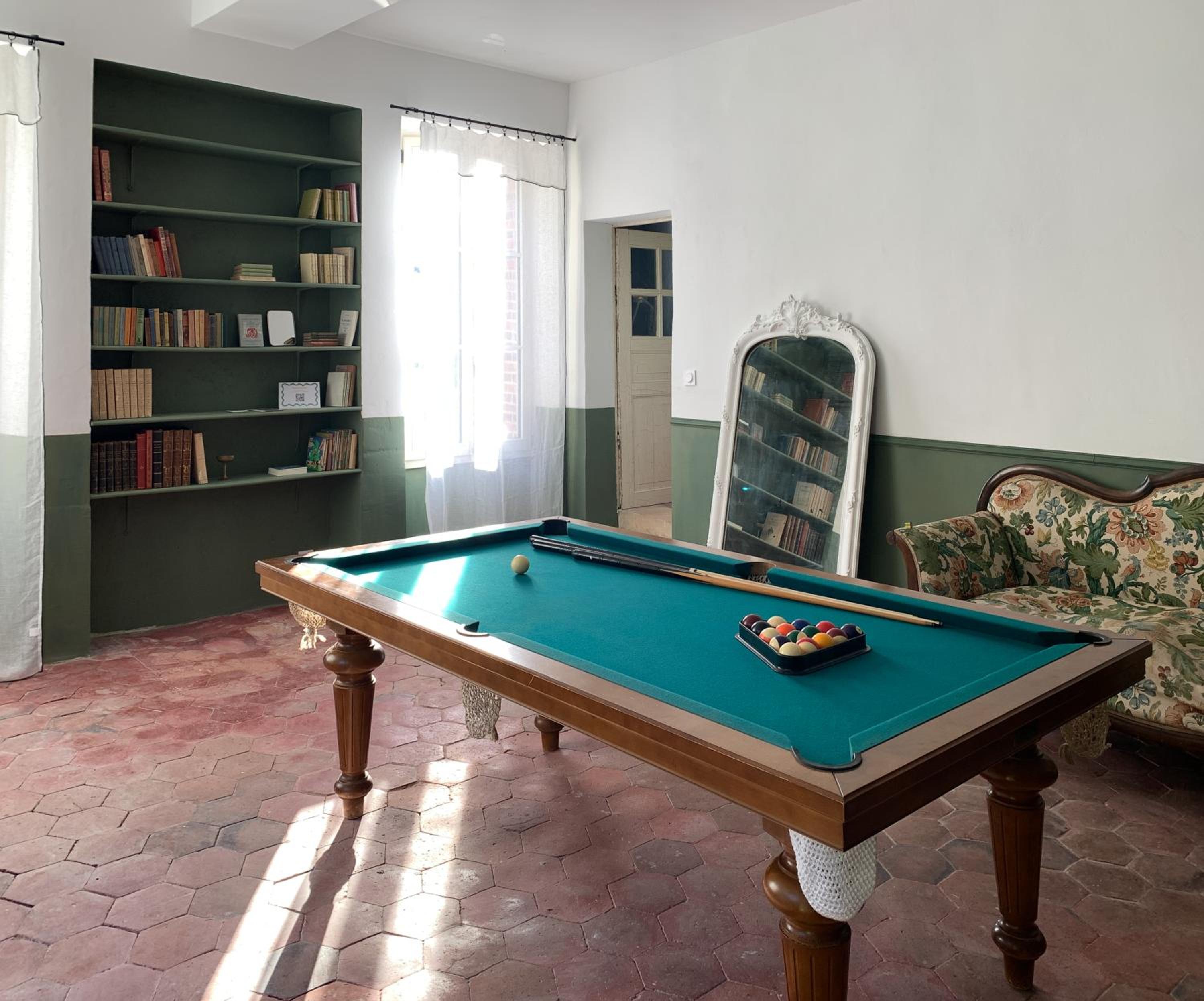 Five-Bedroom House - Photo 51