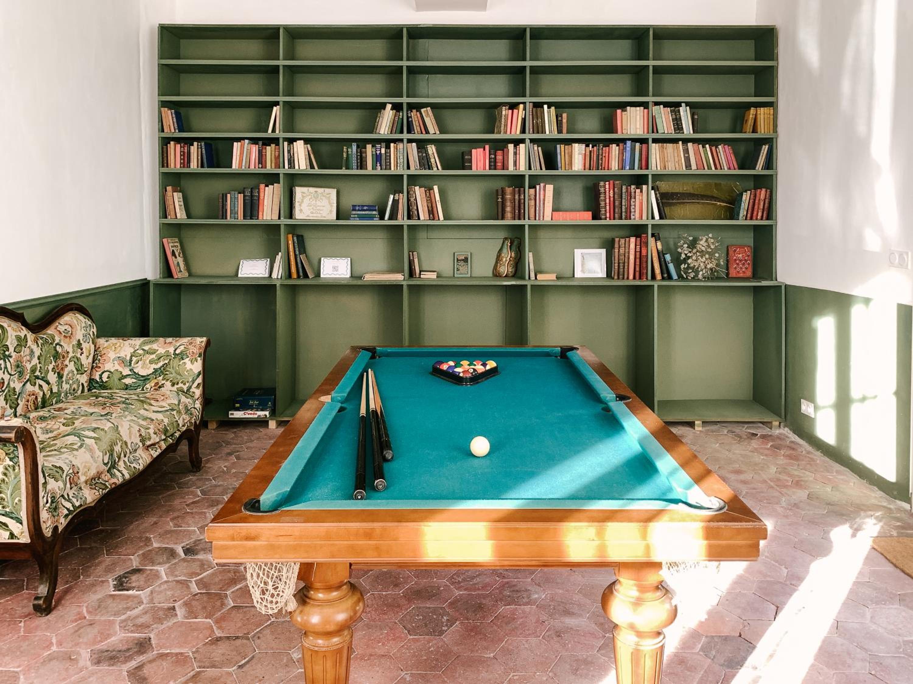 Five-Bedroom House - Photo 59