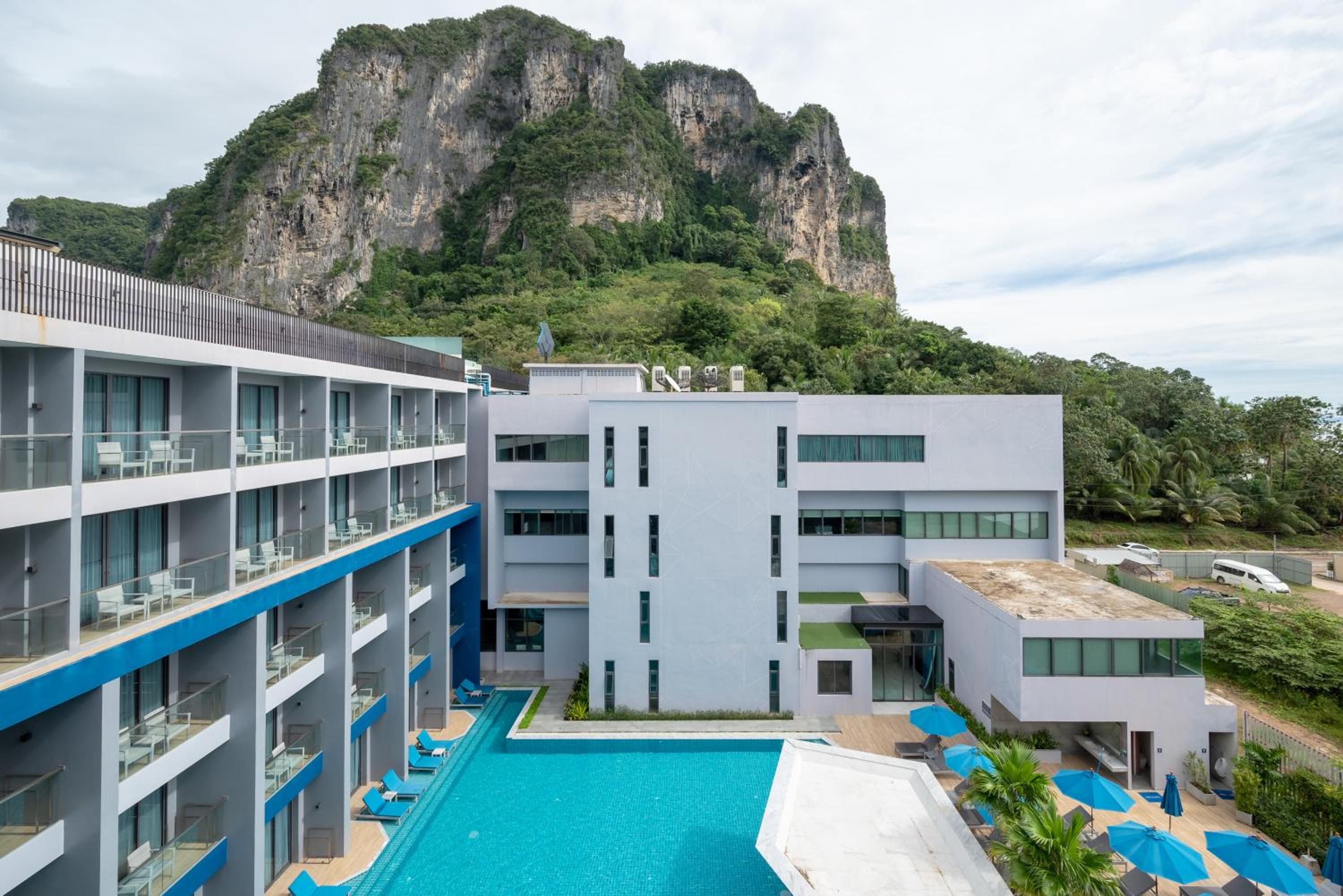 Double Room with Pool View - Photo 2
