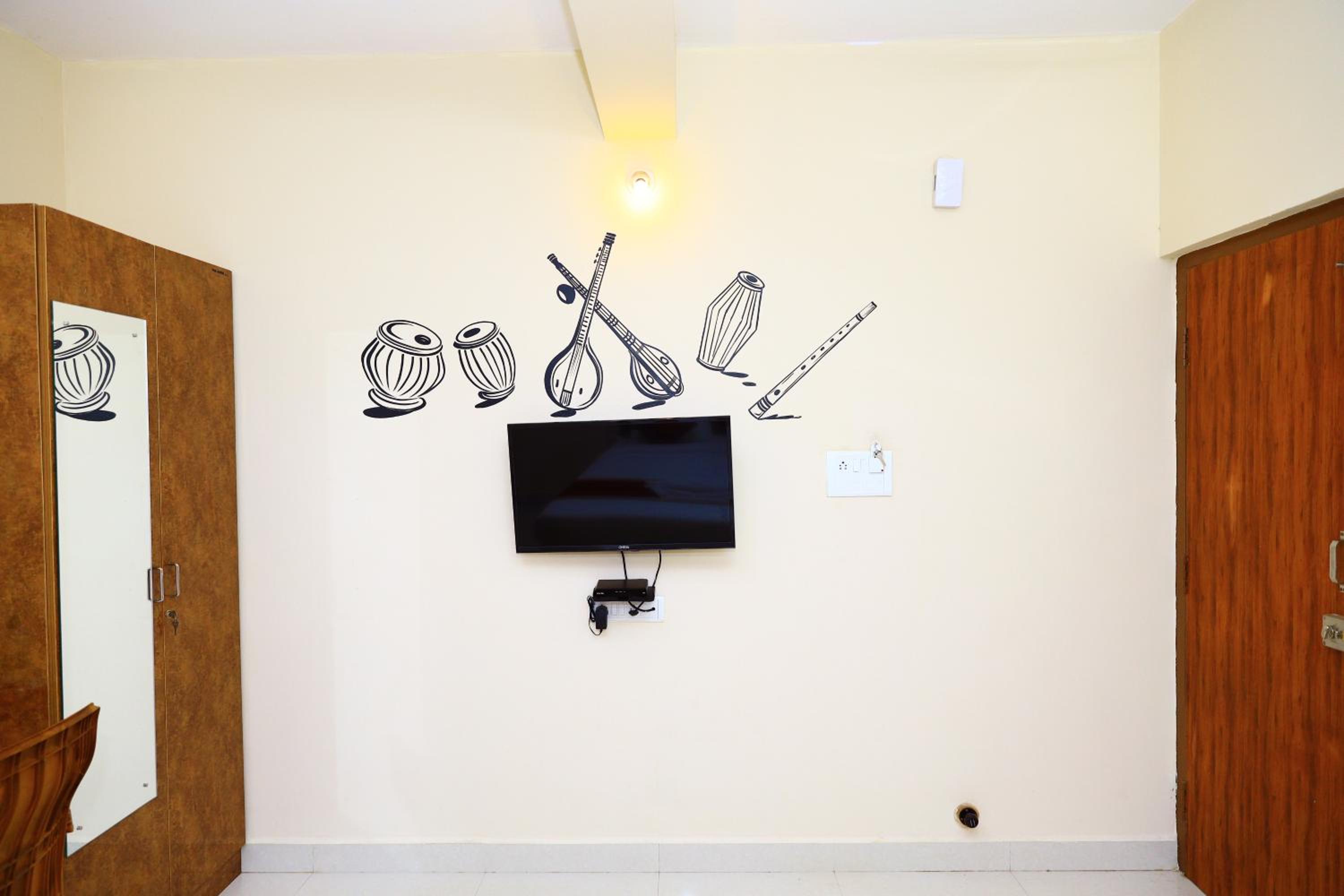 Family Room - Photo 2