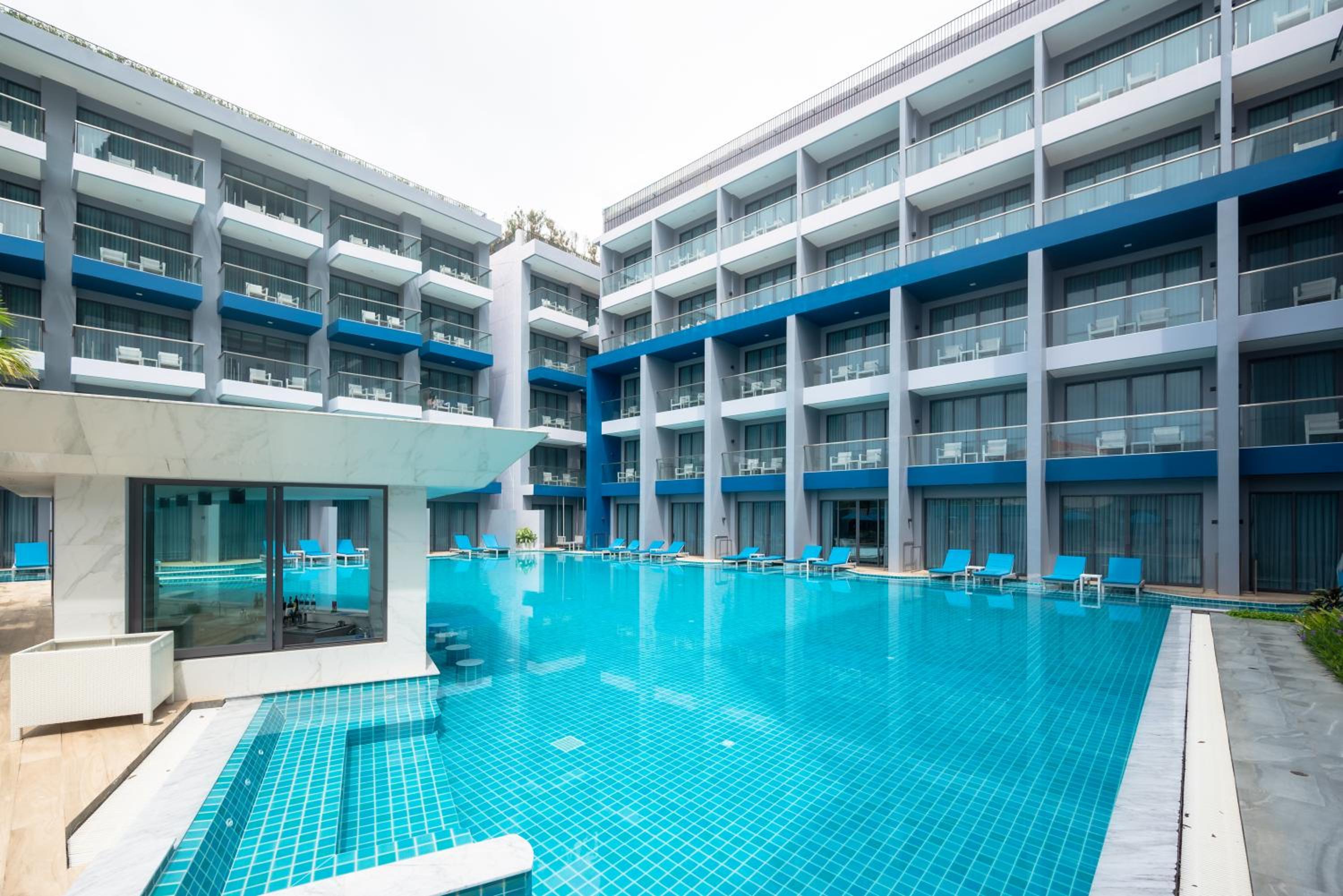 Deluxe Pool Access Room - Photo 8