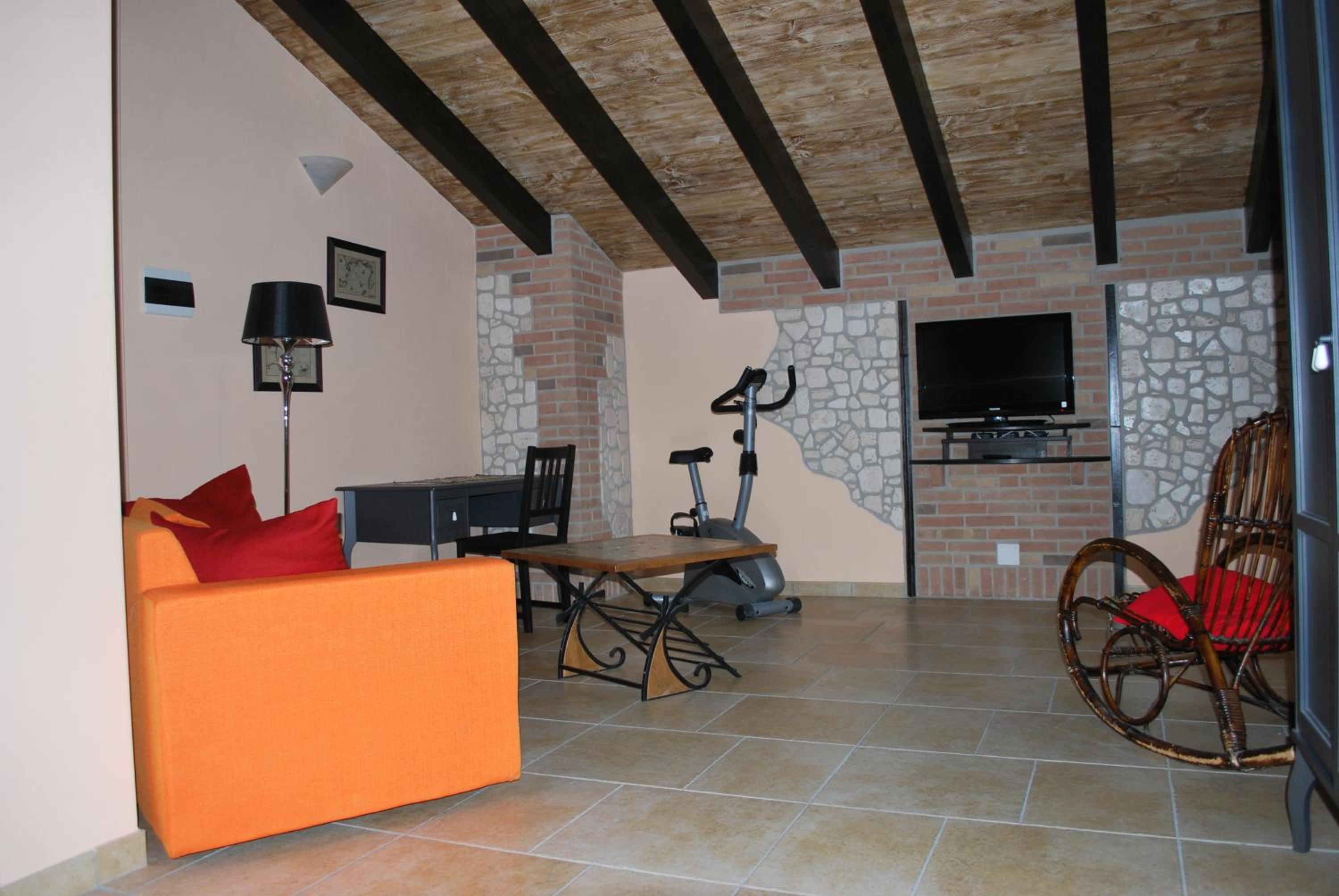 Double or Twin Room - Photo 13
