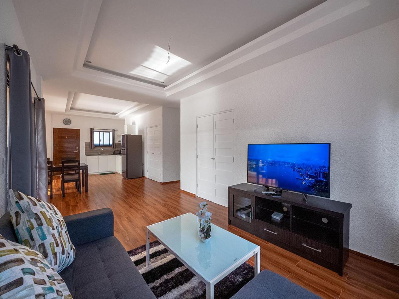 Two-Bedroom House - Photo 5