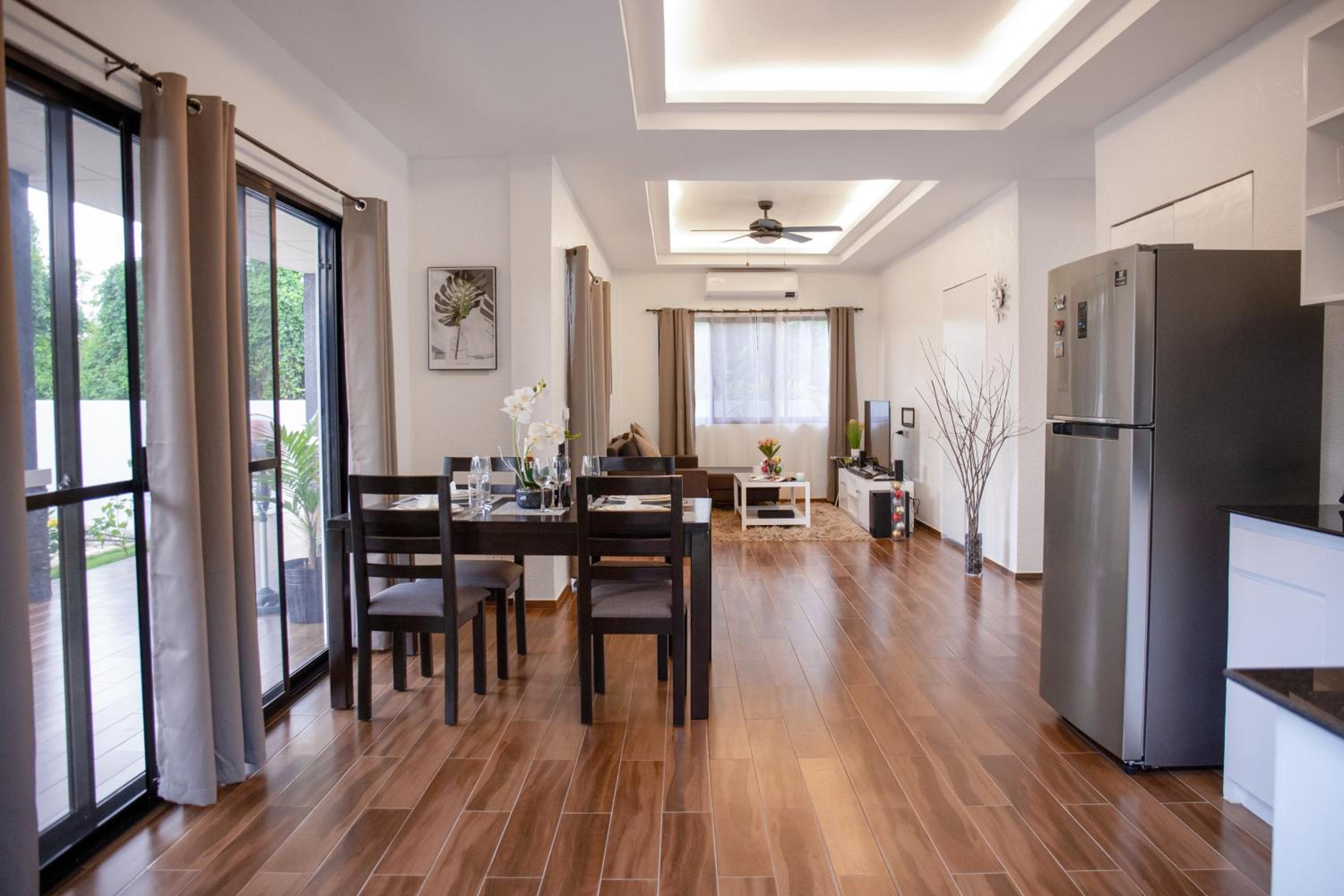 Two-Bedroom House - Photo 3