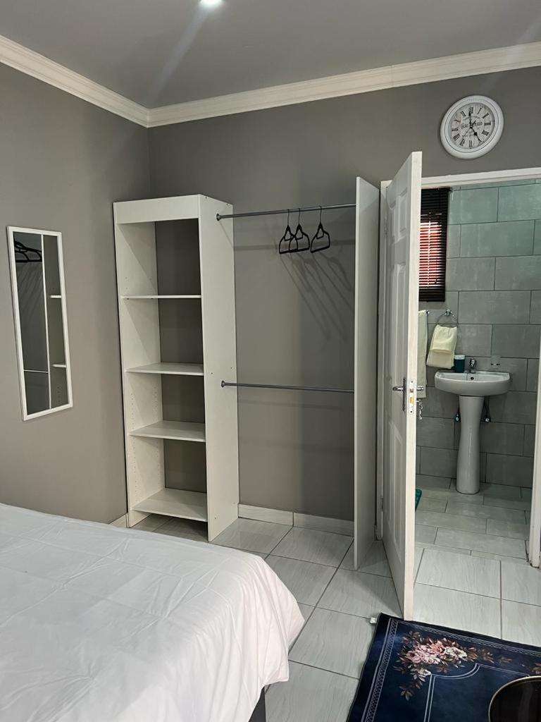 Deluxe Double Room - Photo 14