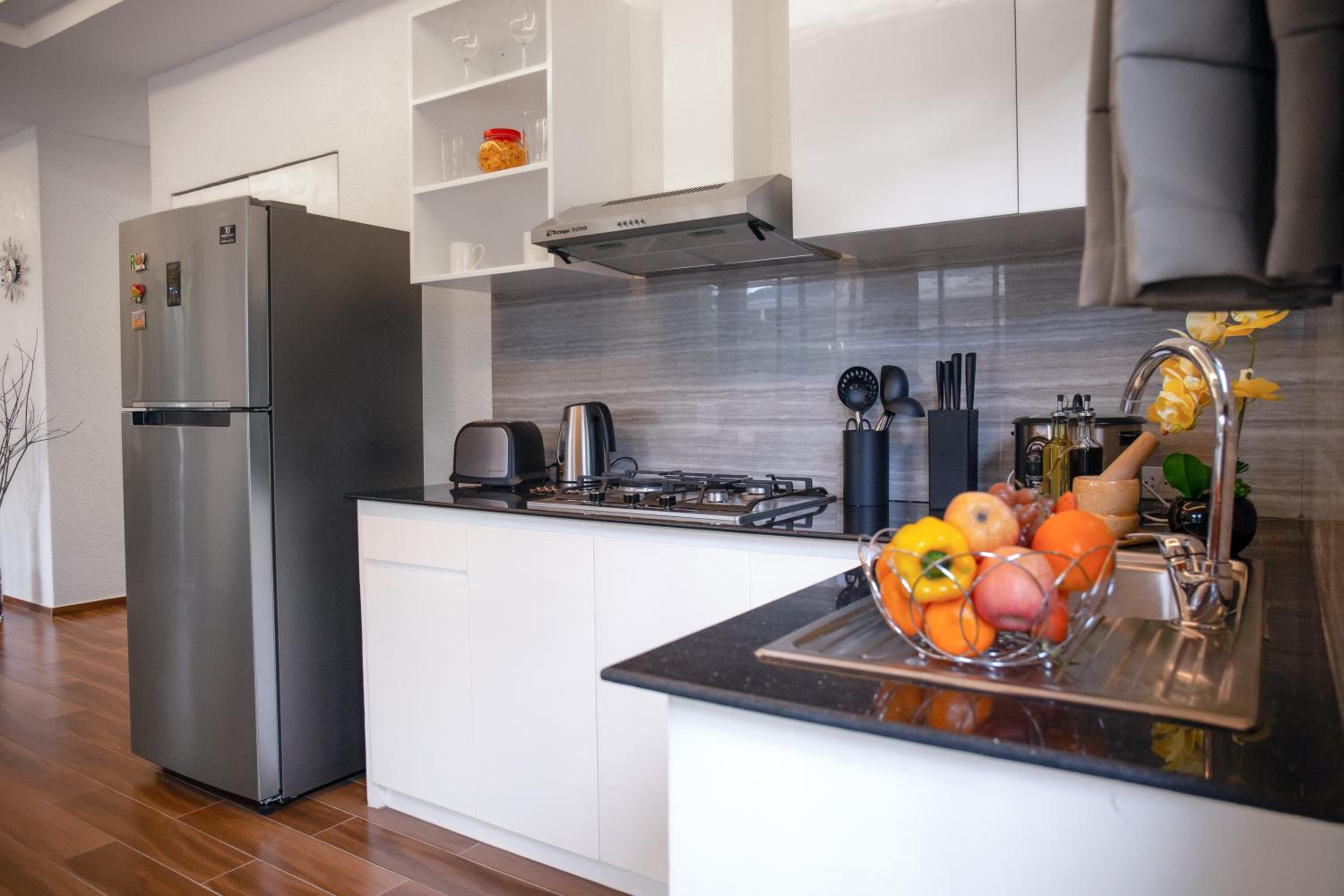 Two-Bedroom House - Photo 2