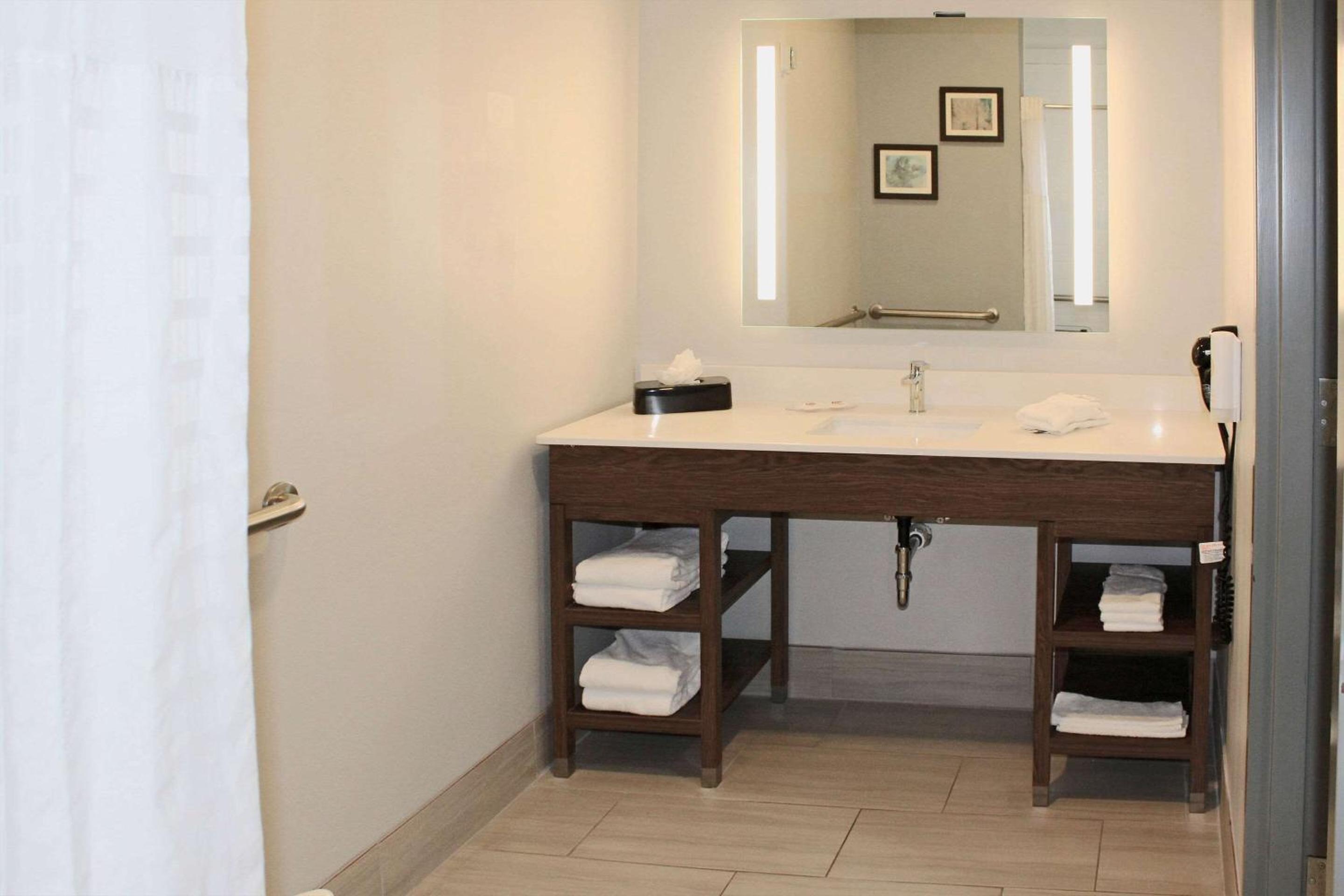 King Room - Disability Access/Non-Smoking - Photo 6
