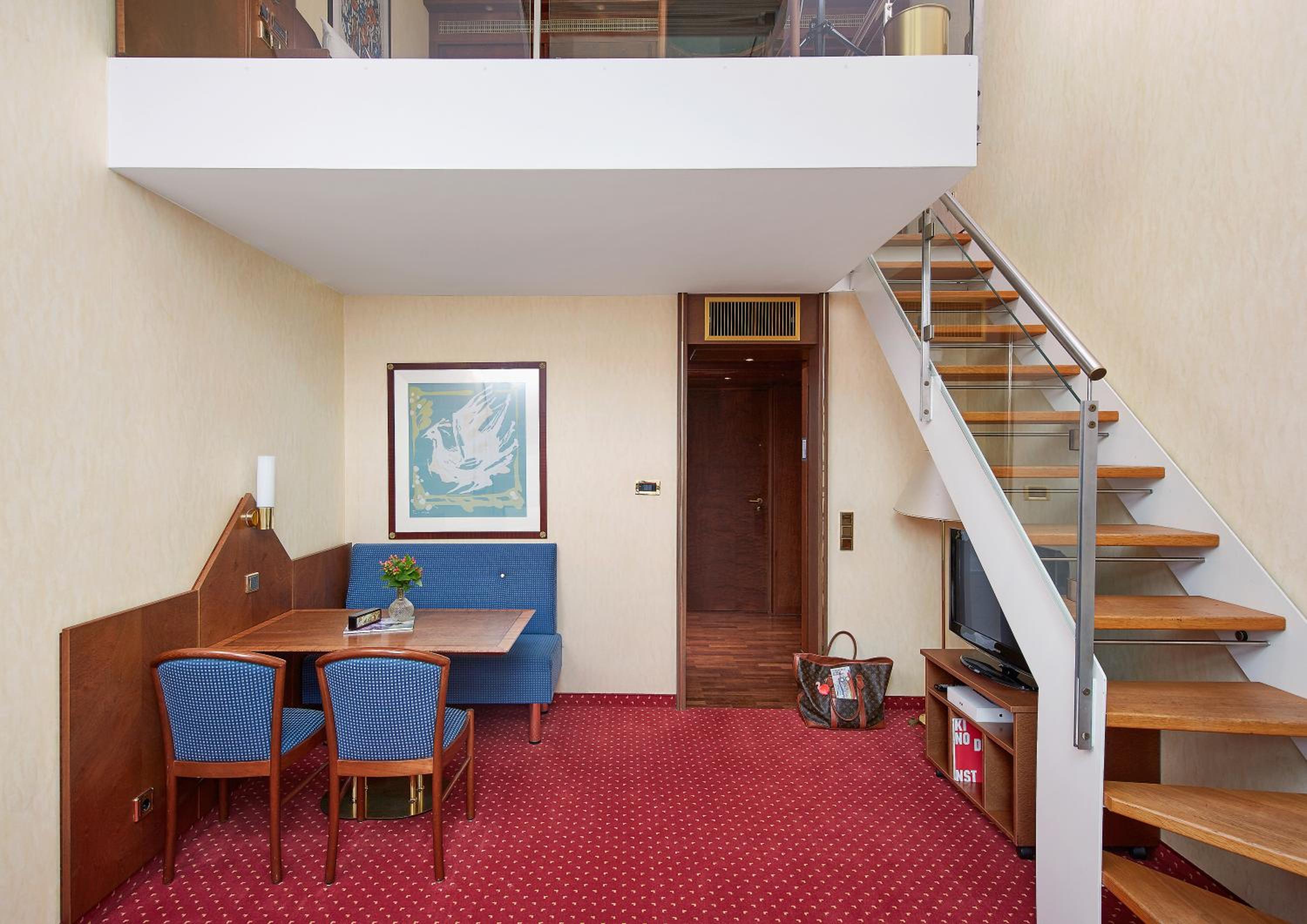 Business Maisonette photo 1