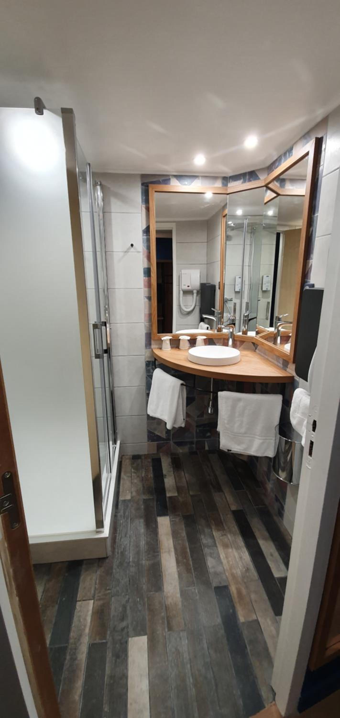Double Room - Photo 16