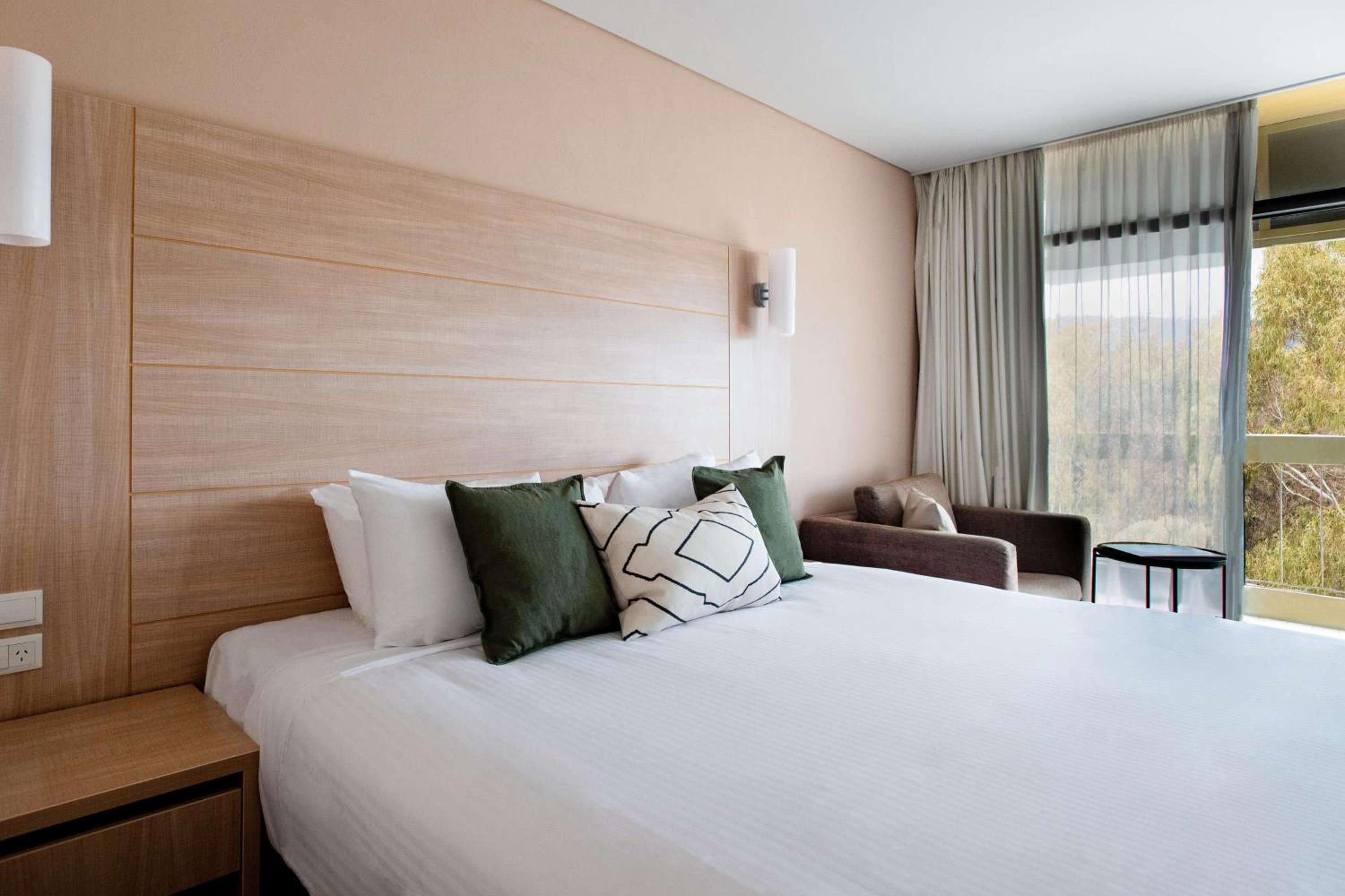 Executive King Room - Photo 9