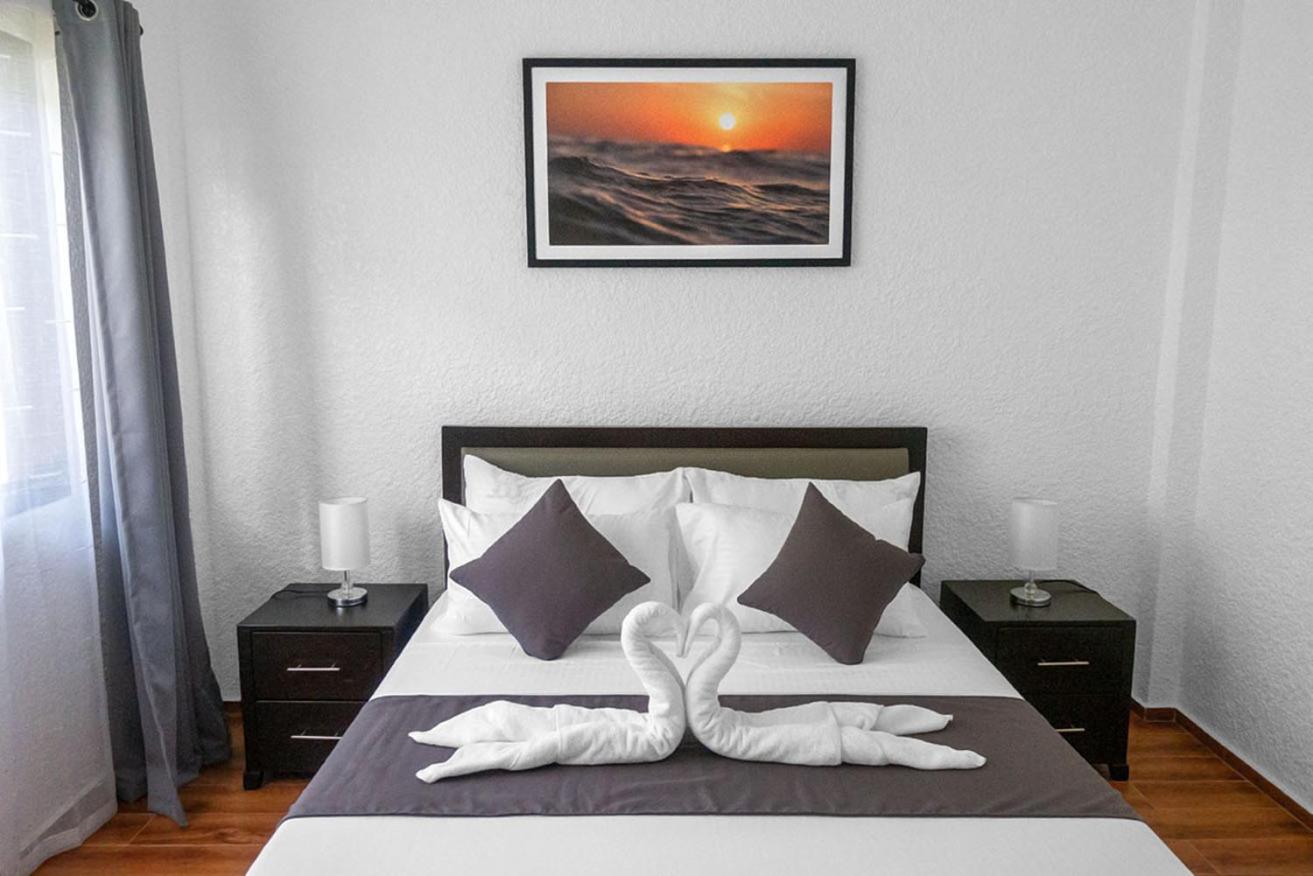 Two-Bedroom House - Photo 19