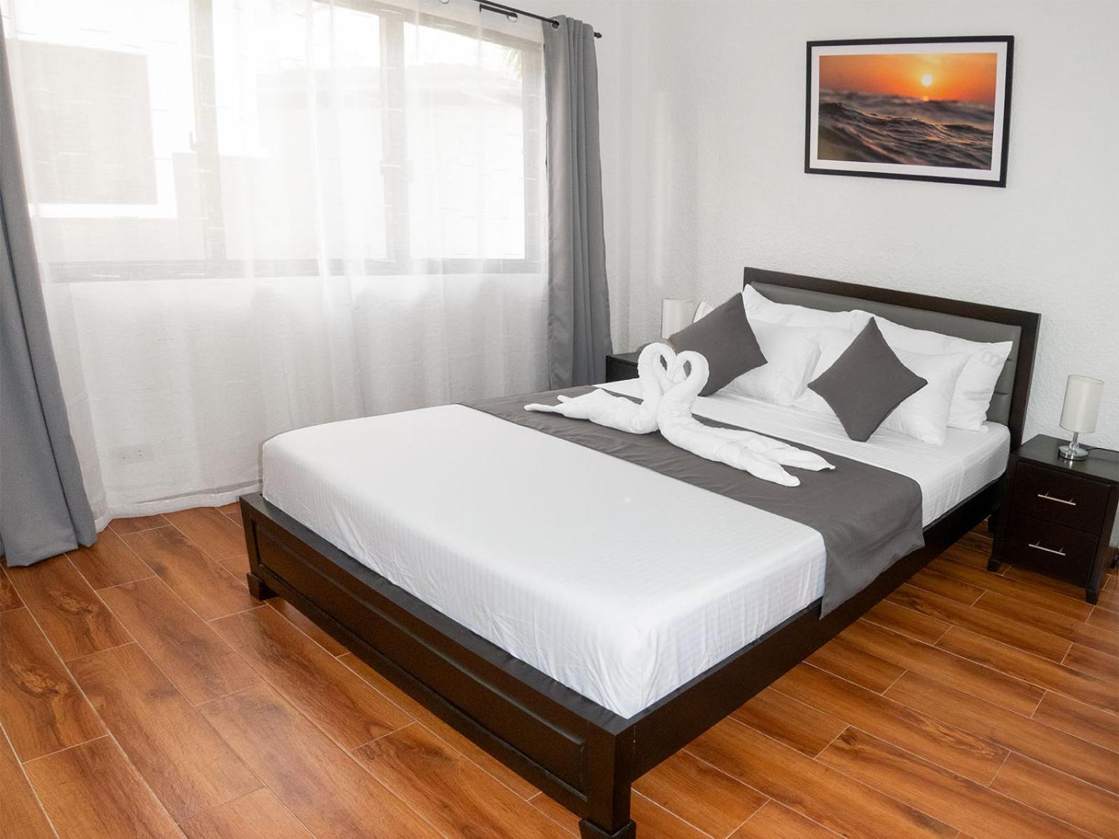Two-Bedroom House - Photo 17