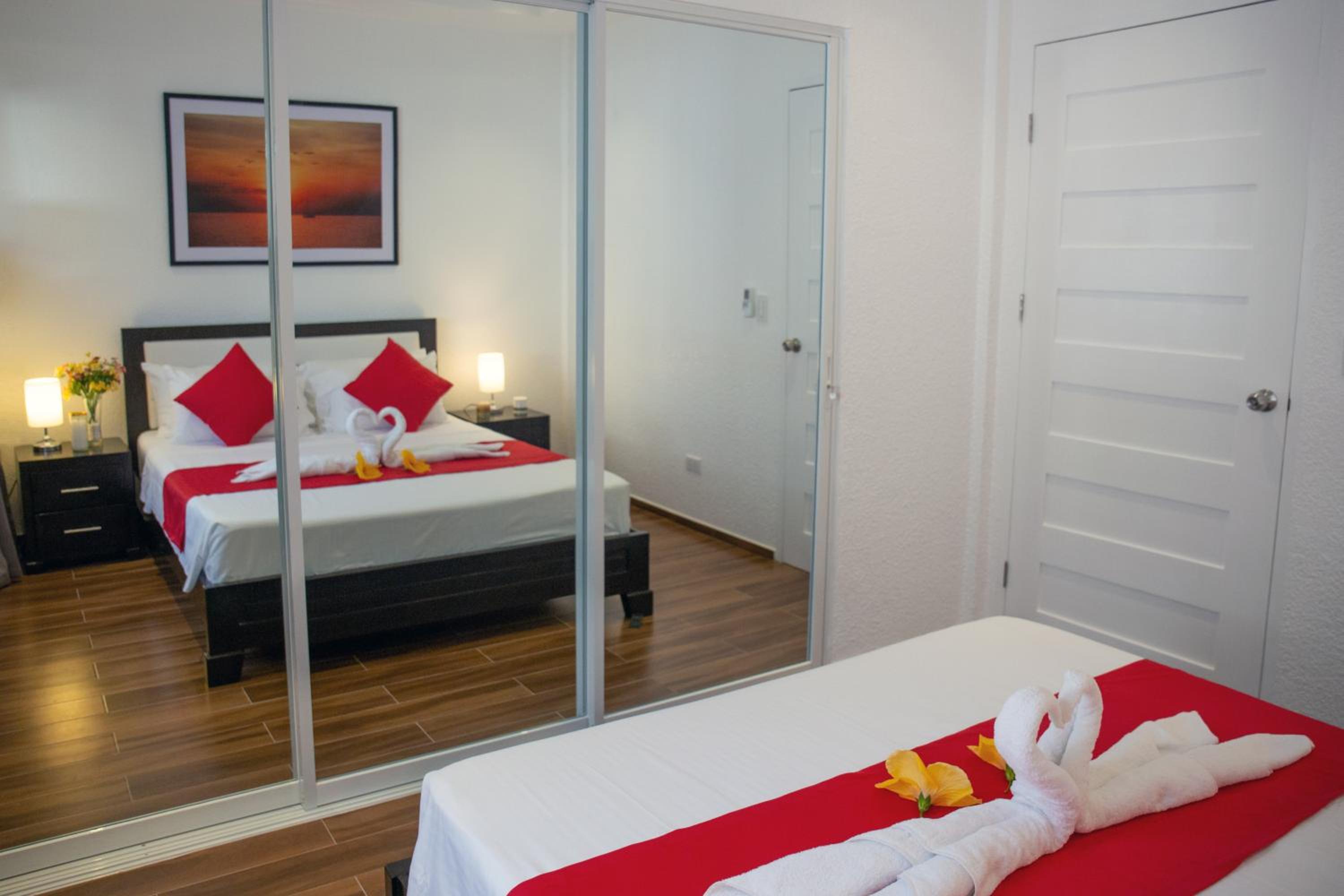 Two-Bedroom House - Photo 22