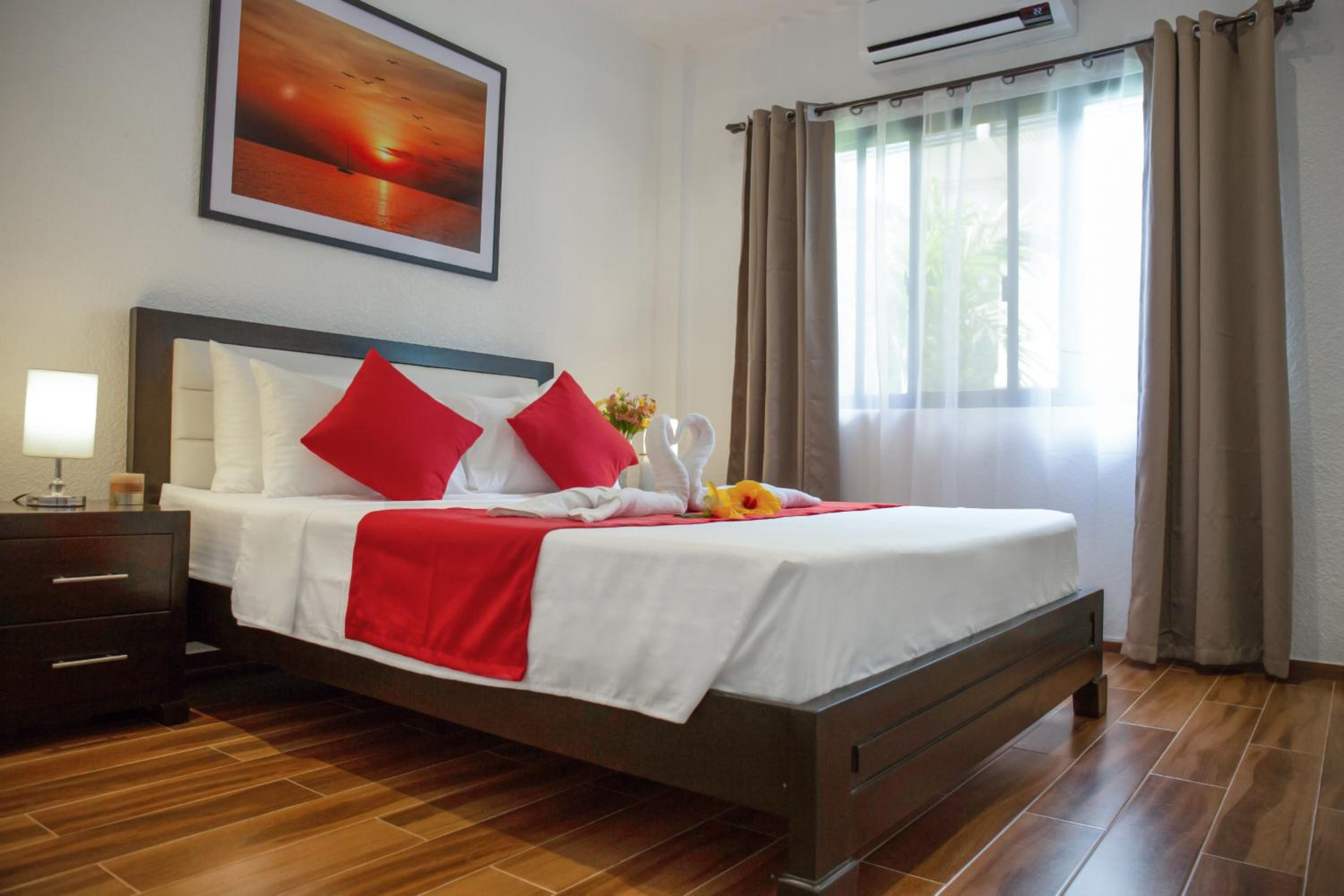 Two-Bedroom House - Photo 23