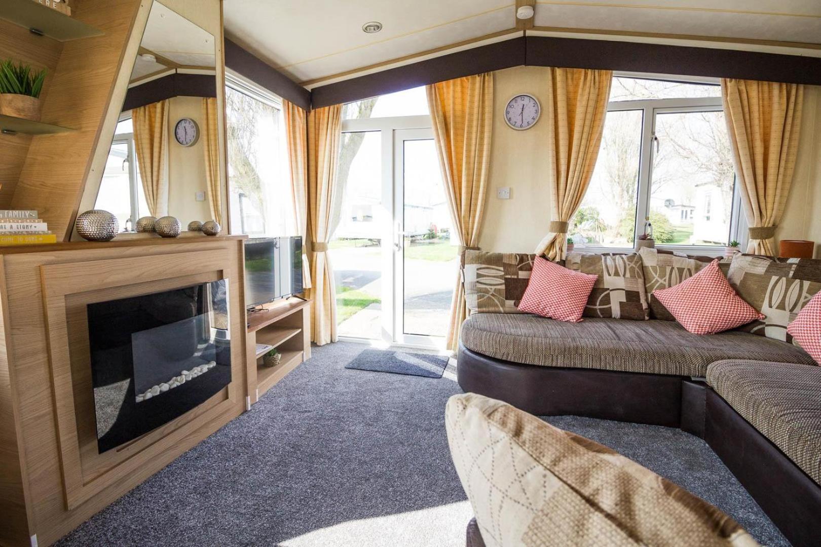 Three-Bedroom Mobile Home photo 1