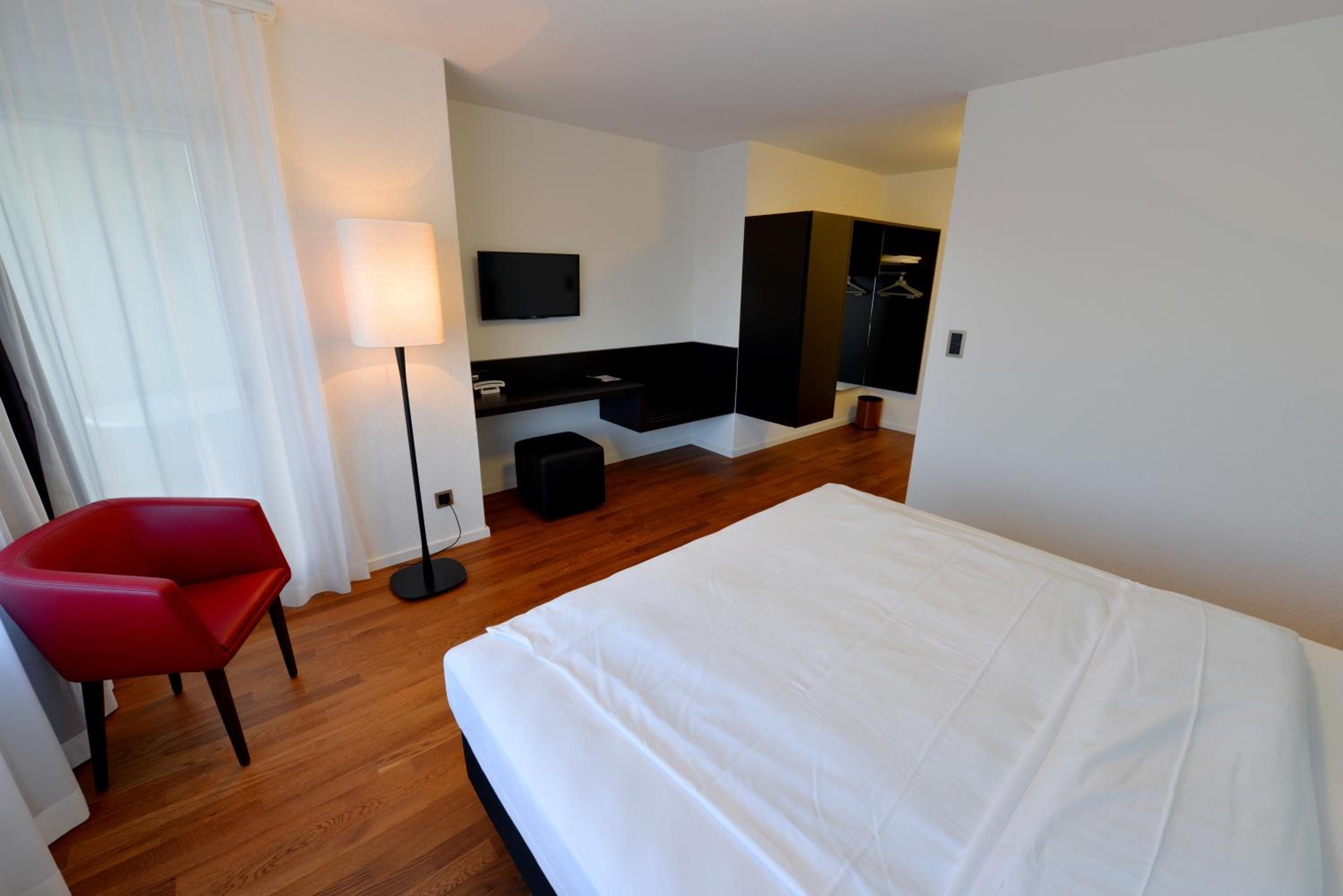 Standard Double or Twin Room - Photo 5
