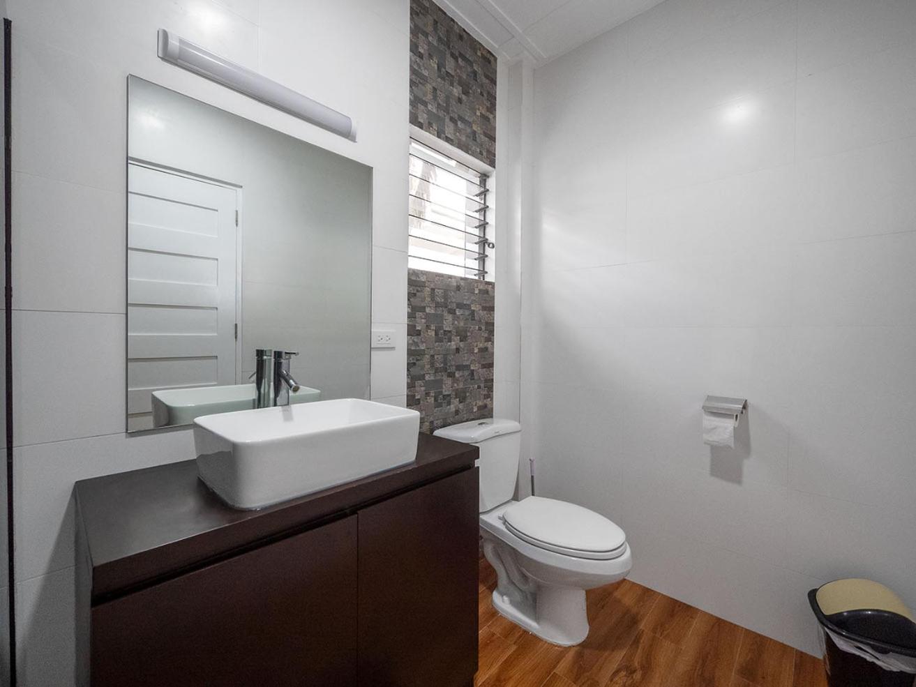 One-Bedroom House - Photo 12