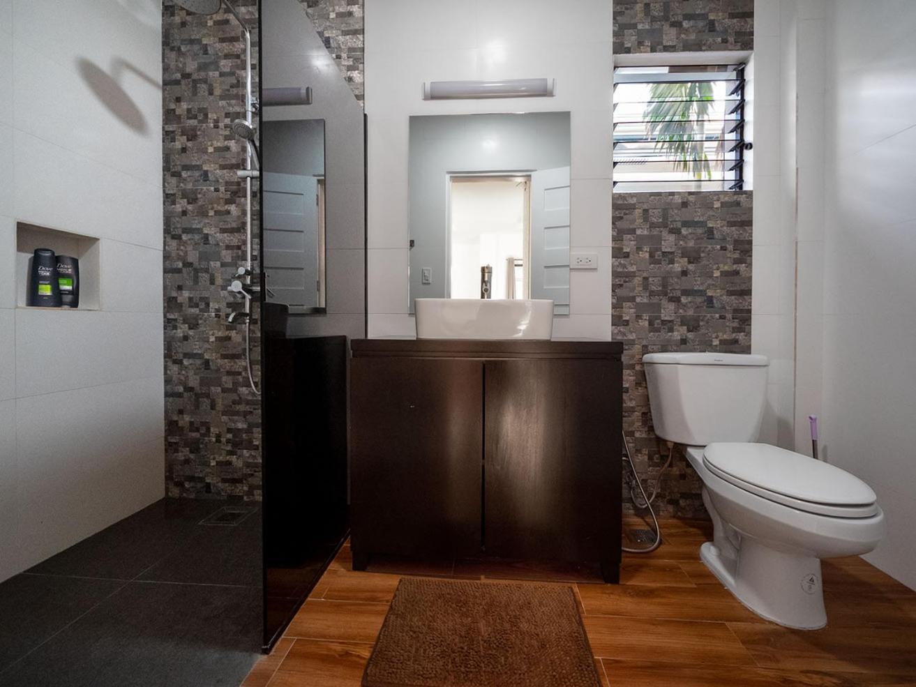 One-Bedroom House - Photo 14