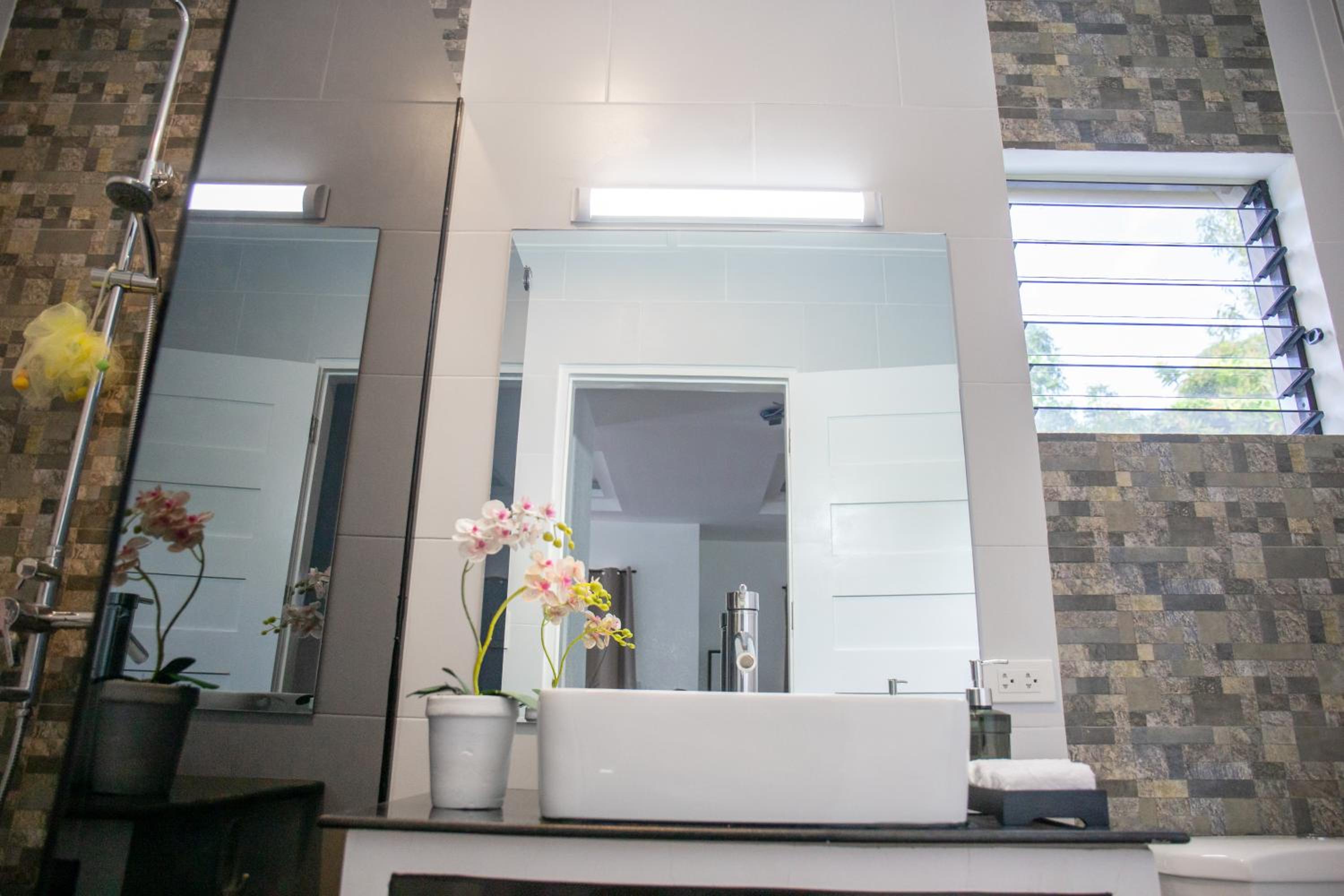 Two-Bedroom House - Photo 29