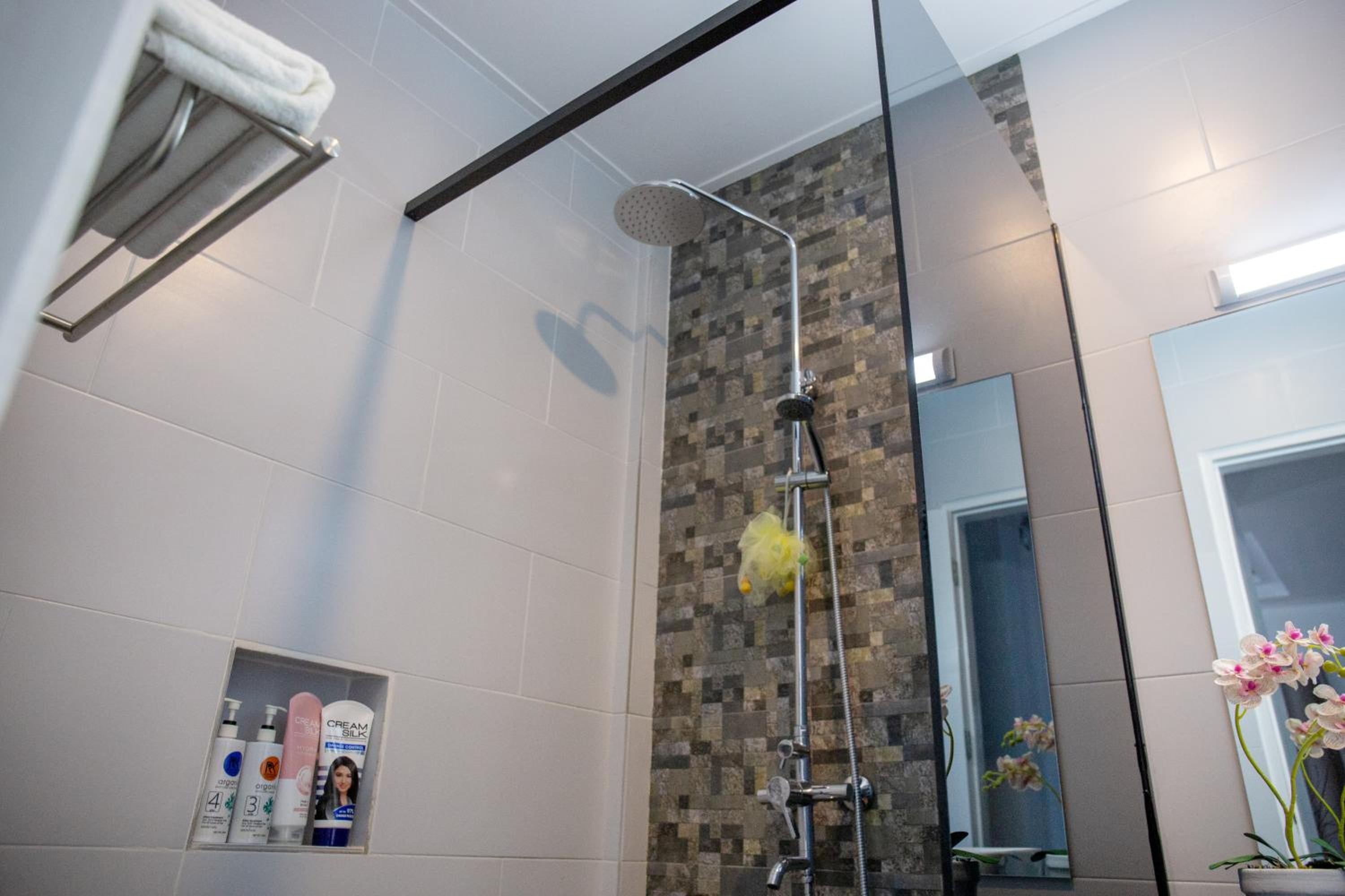 One-Bedroom House - Photo 10