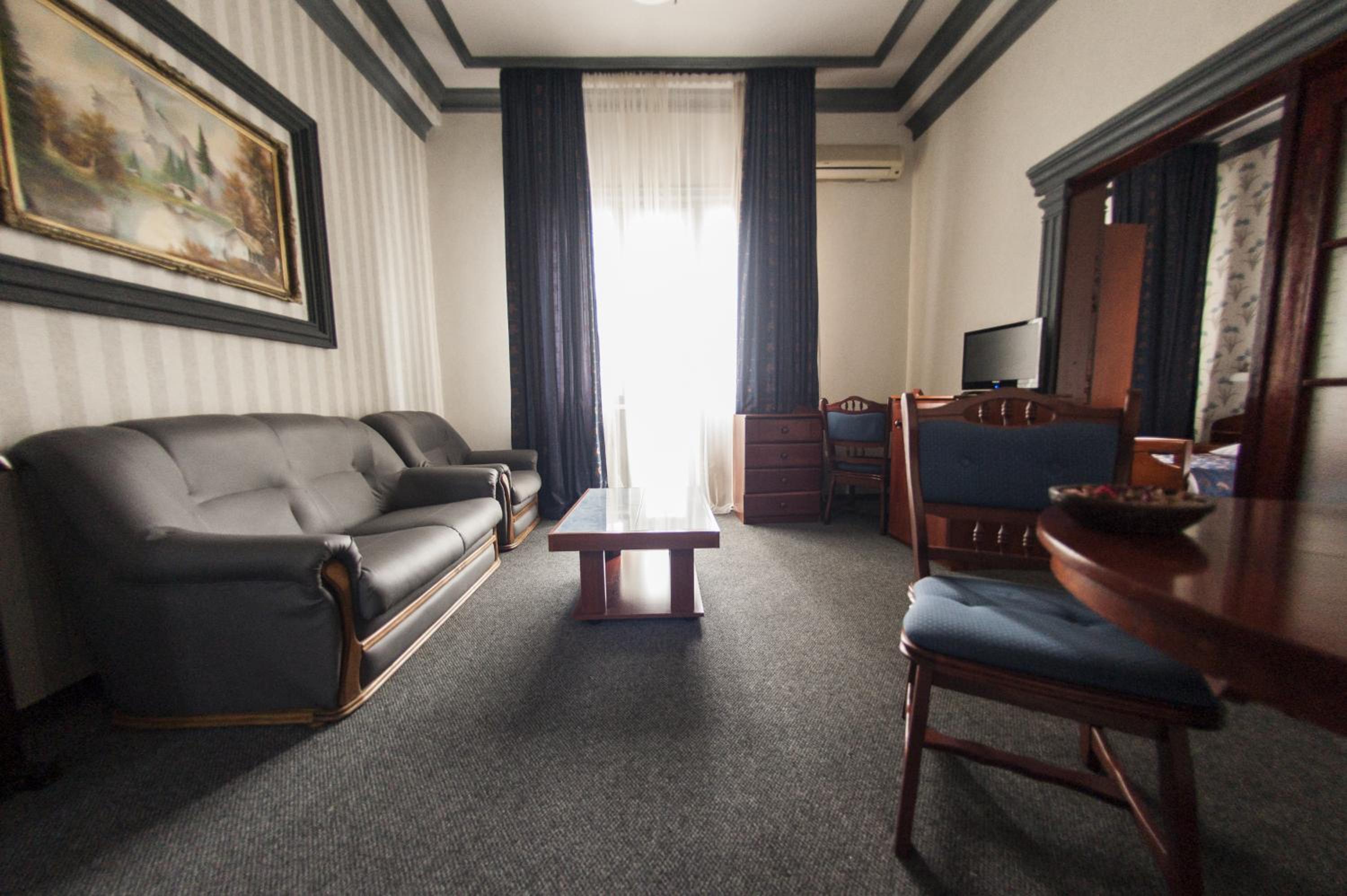 Suite - Photo 8