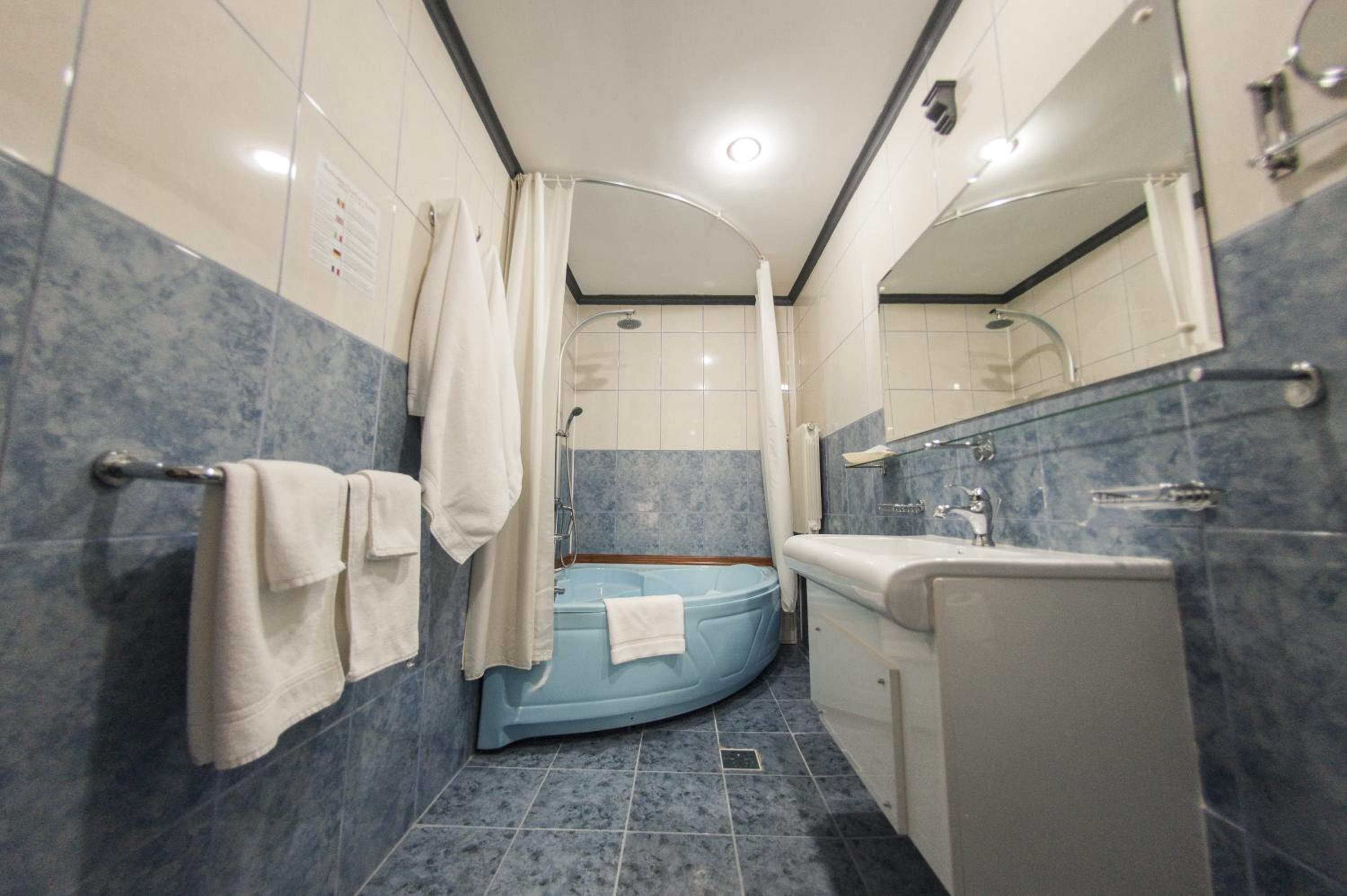 Family Suite - Photo 8