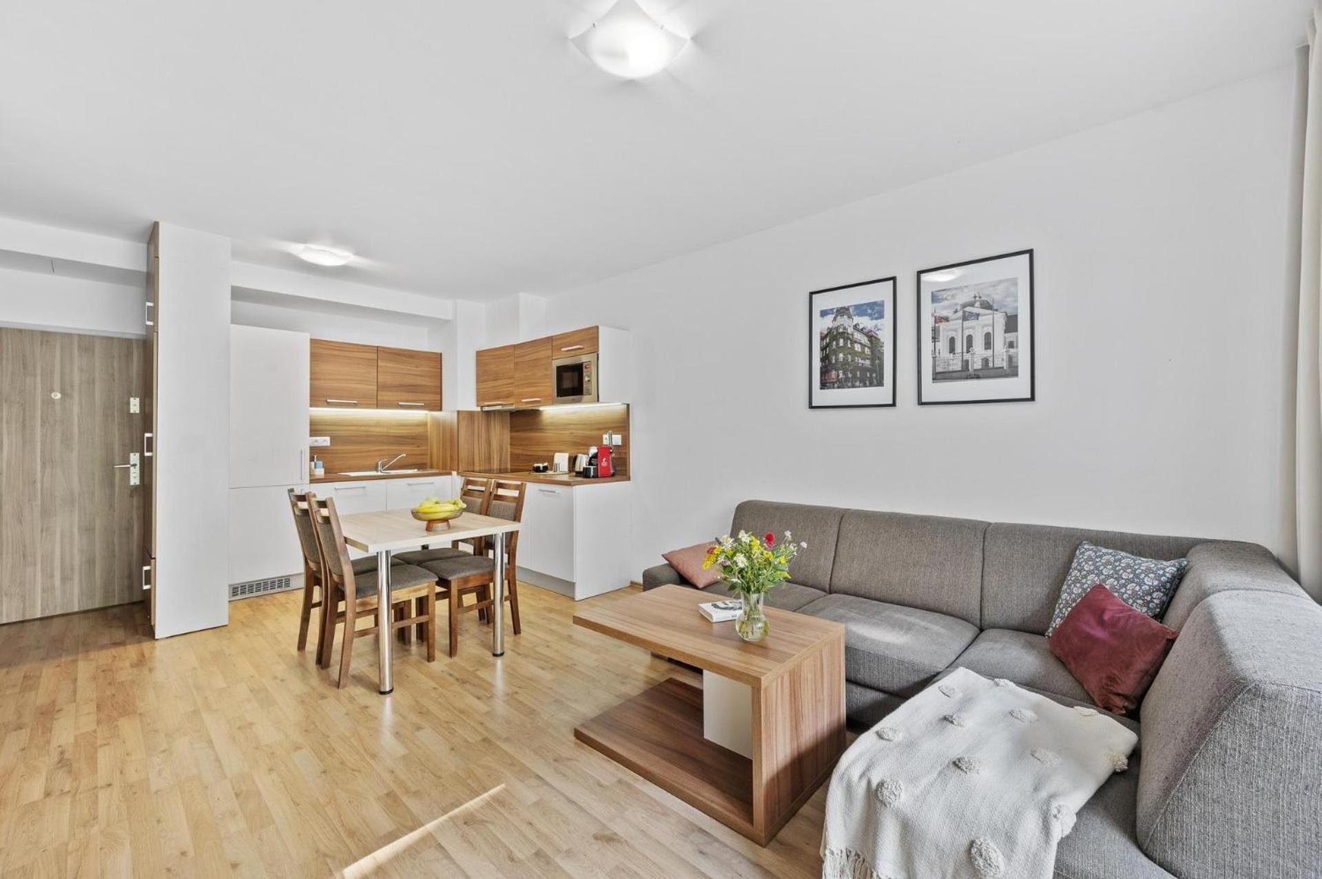 Apartment with Balcony photo 2