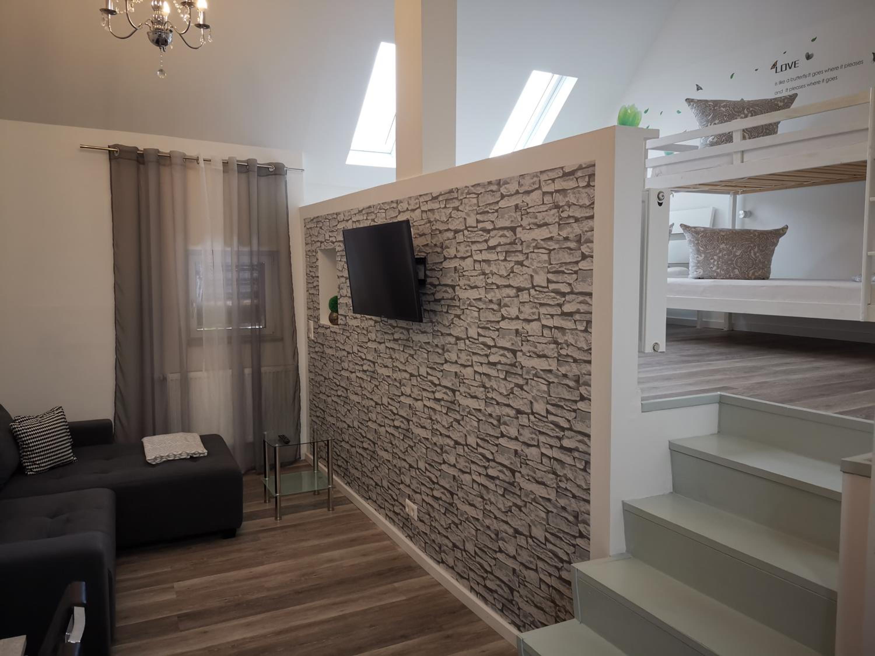 Apartment - Split Level - Photo 6