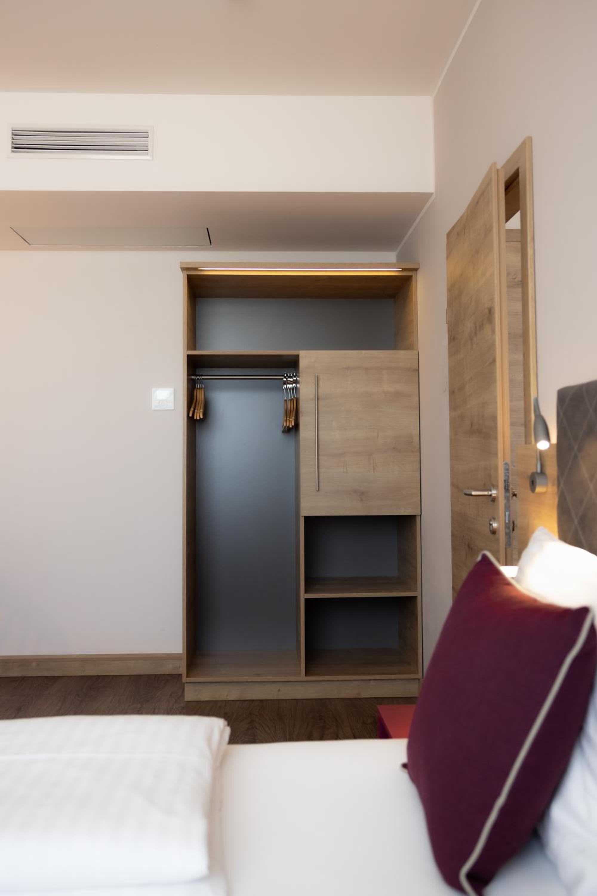 Apartment photo 2