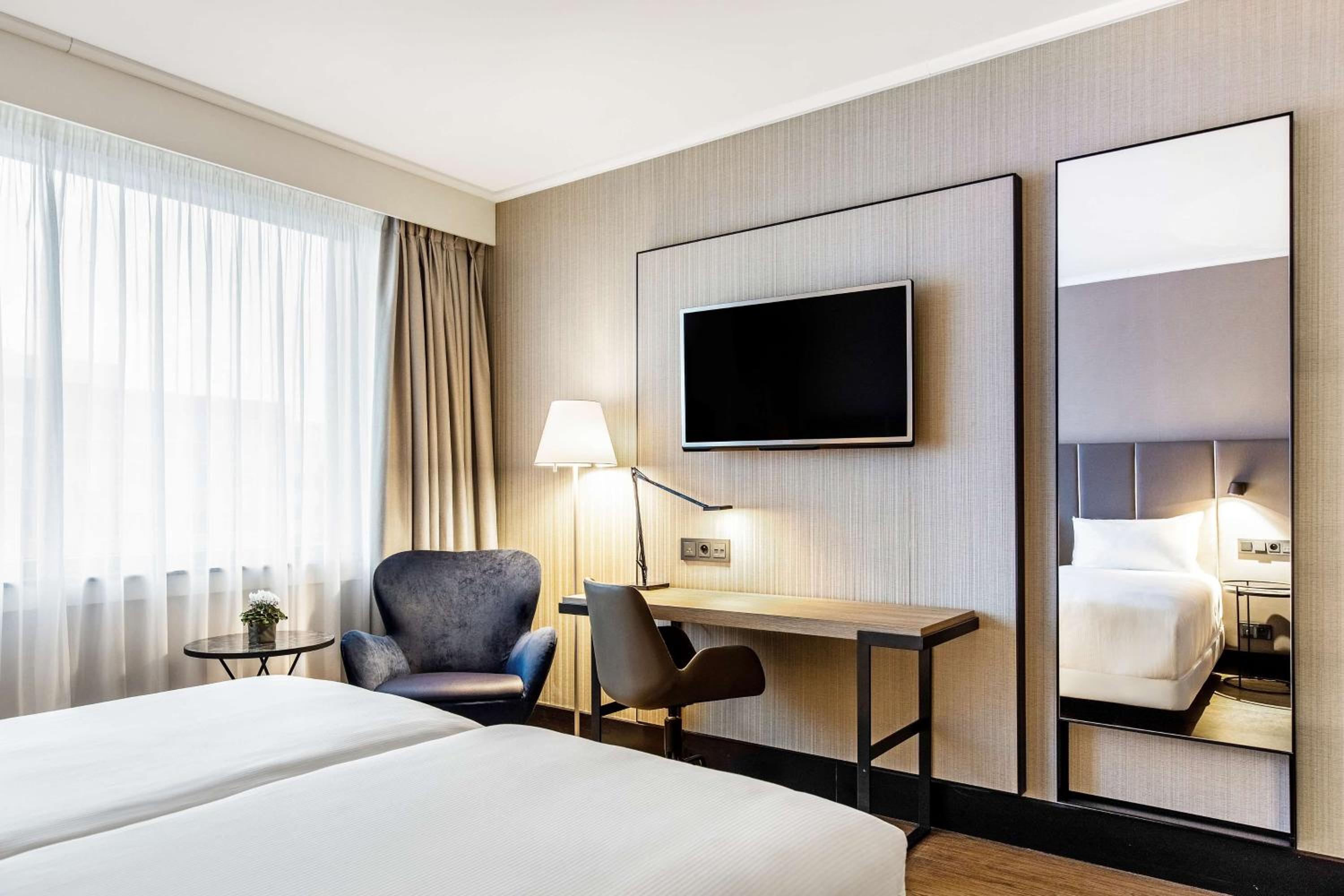 Standard Double or Twin Room - Photo 10