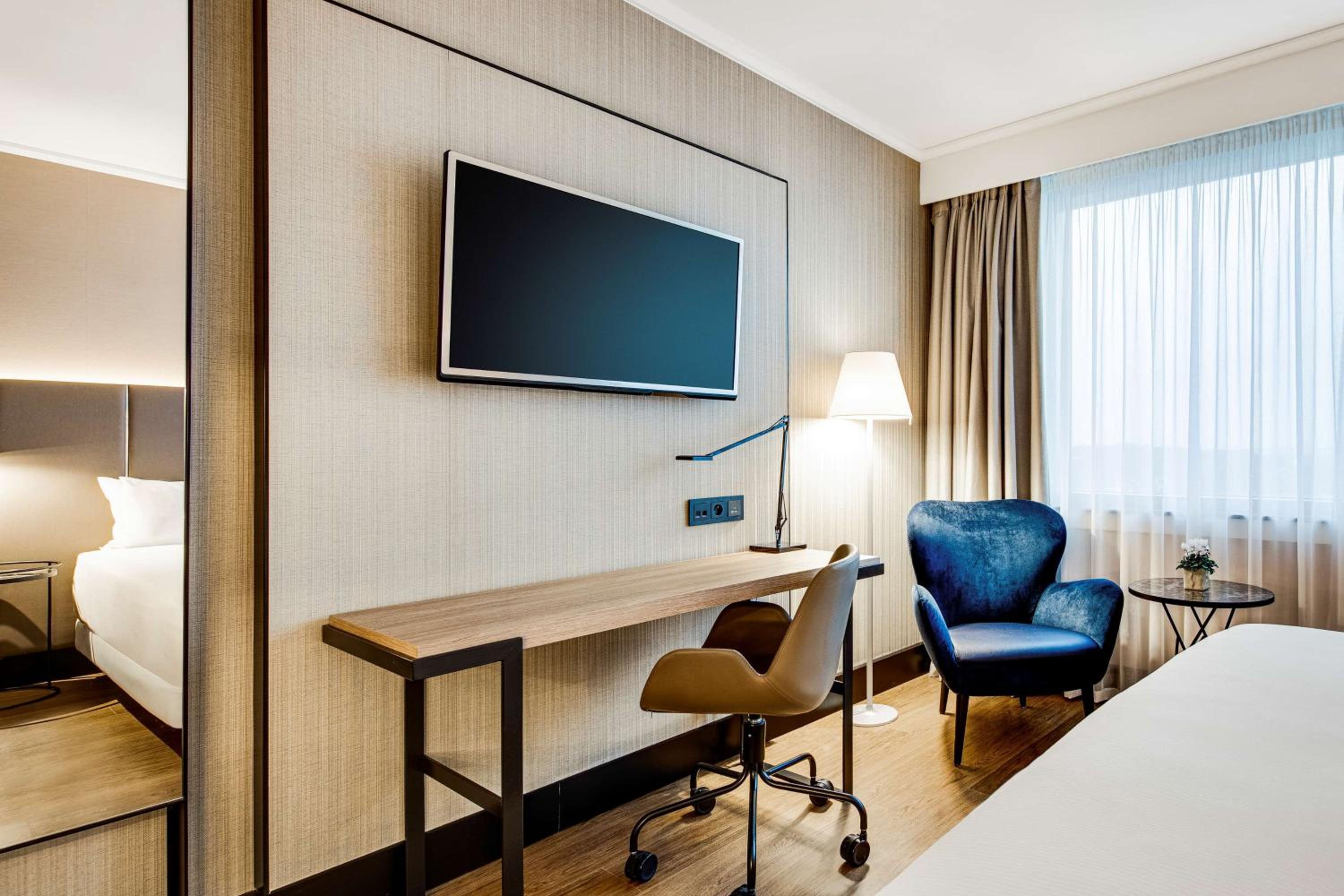 Standard Double or Twin Room - Photo 3
