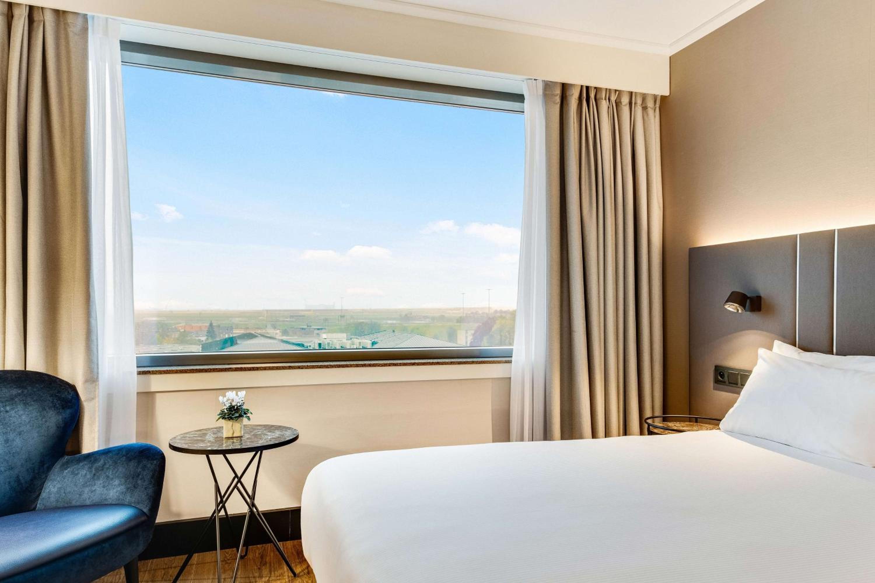 Junior Suite with Extra Bed (2 Adults 1 + 1 Child) - Photo 1