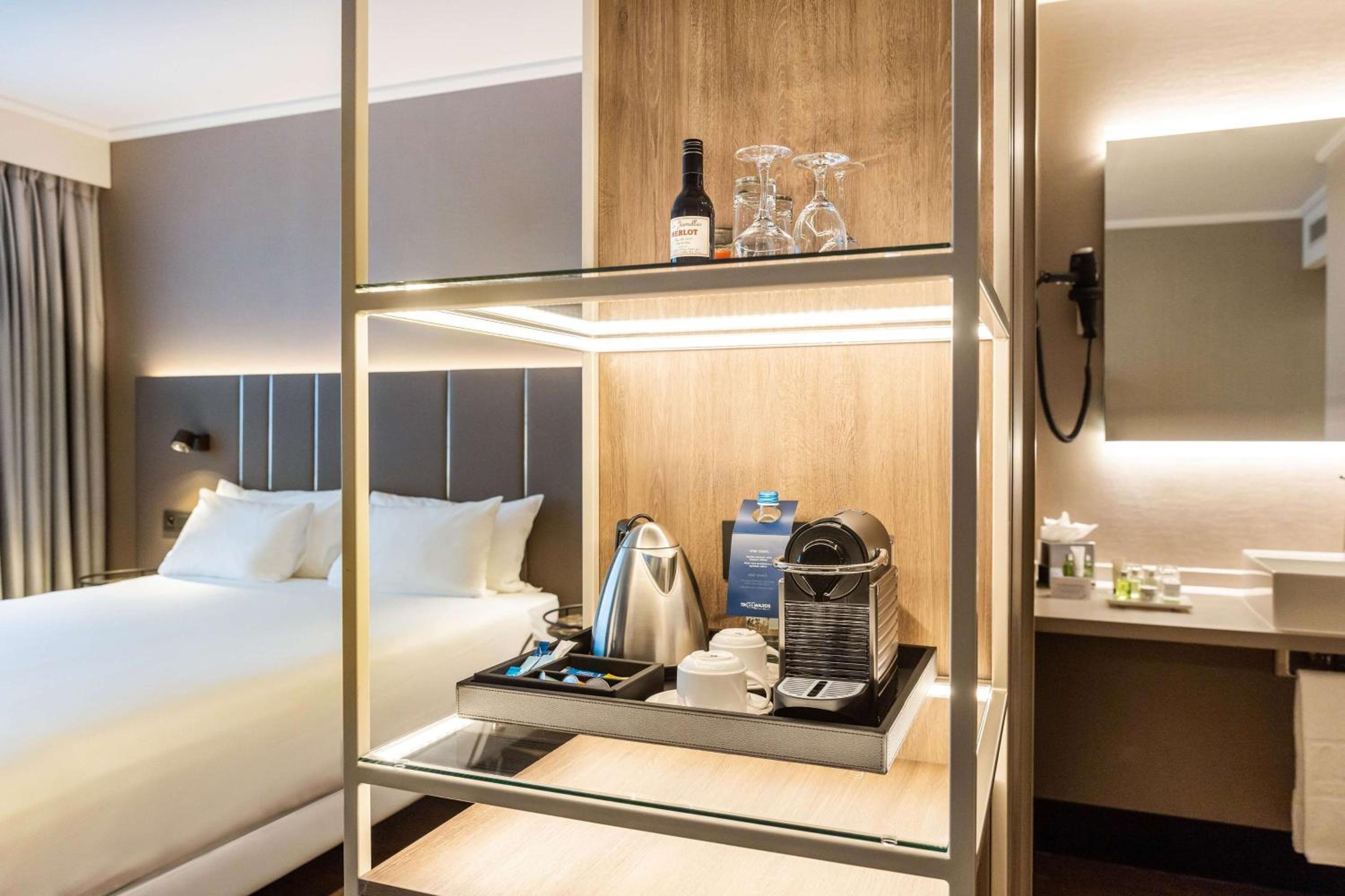 Junior Suite with Extra Bed (2 Adults 1 + 1 Child) - Photo 4