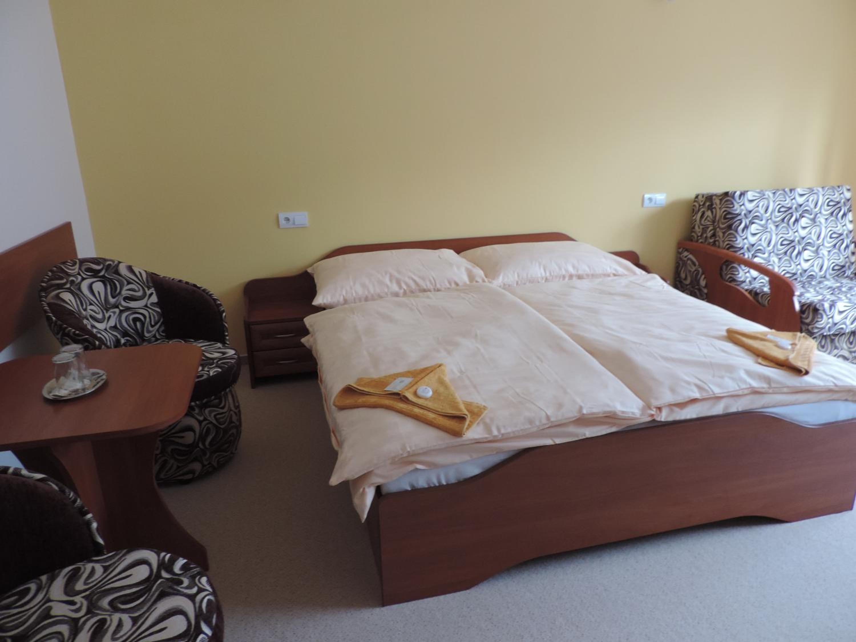 Classic Double Room with Balcony and extra beds photo 3