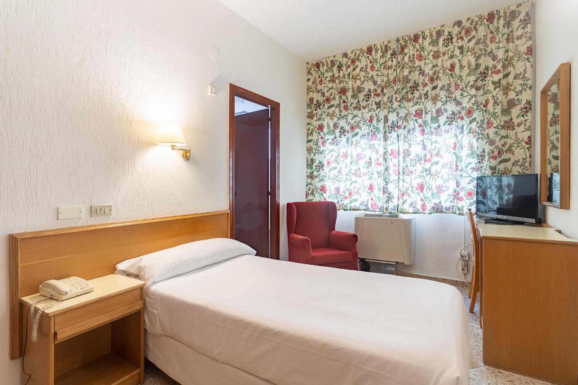 Single Room - Photo 3