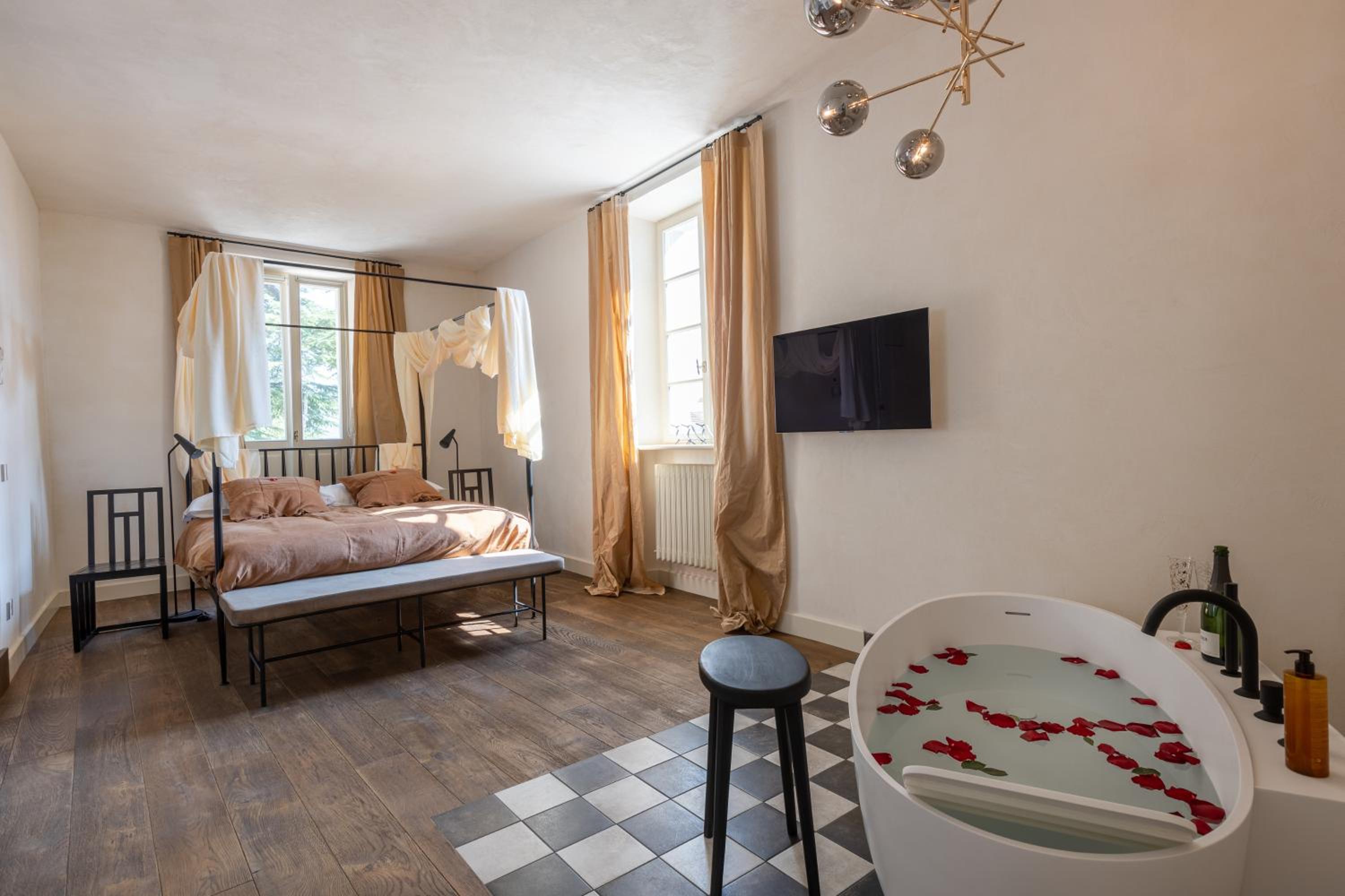 Deluxe Double Room with Bath photo 1