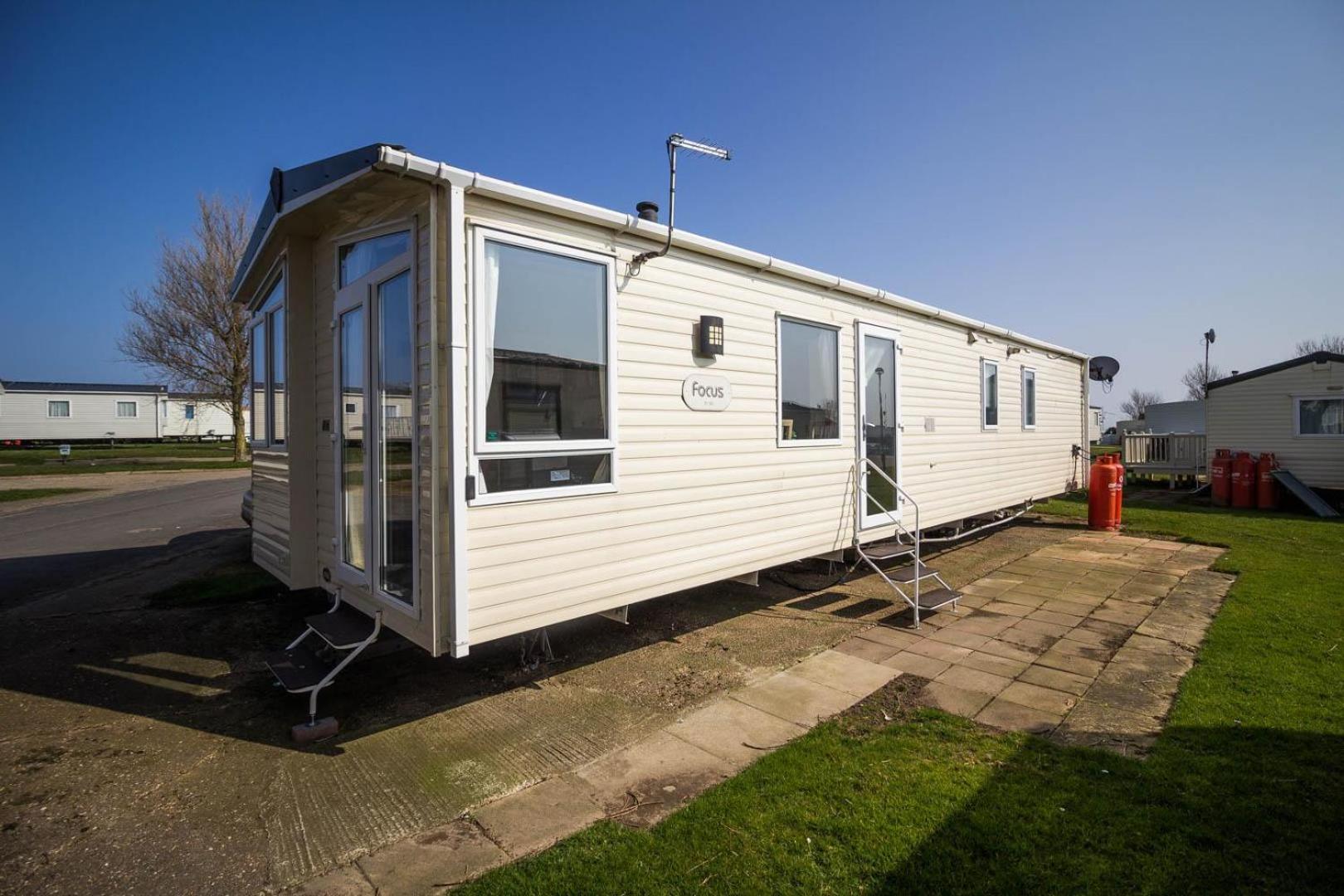 Three-Bedroom Mobile Home photo 3