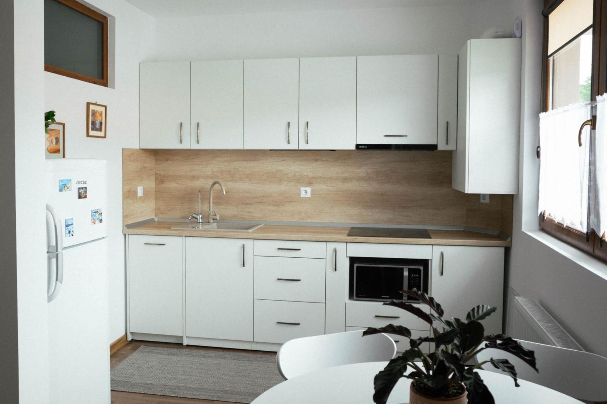 One-Bedroom Apartment - Photo 2
