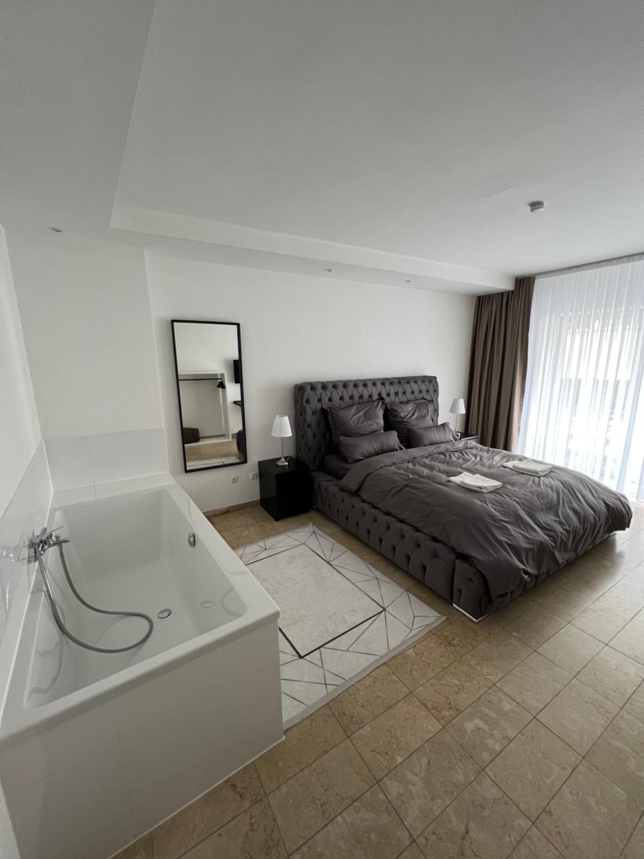 Deluxe Double Room with Bath - Photo 5