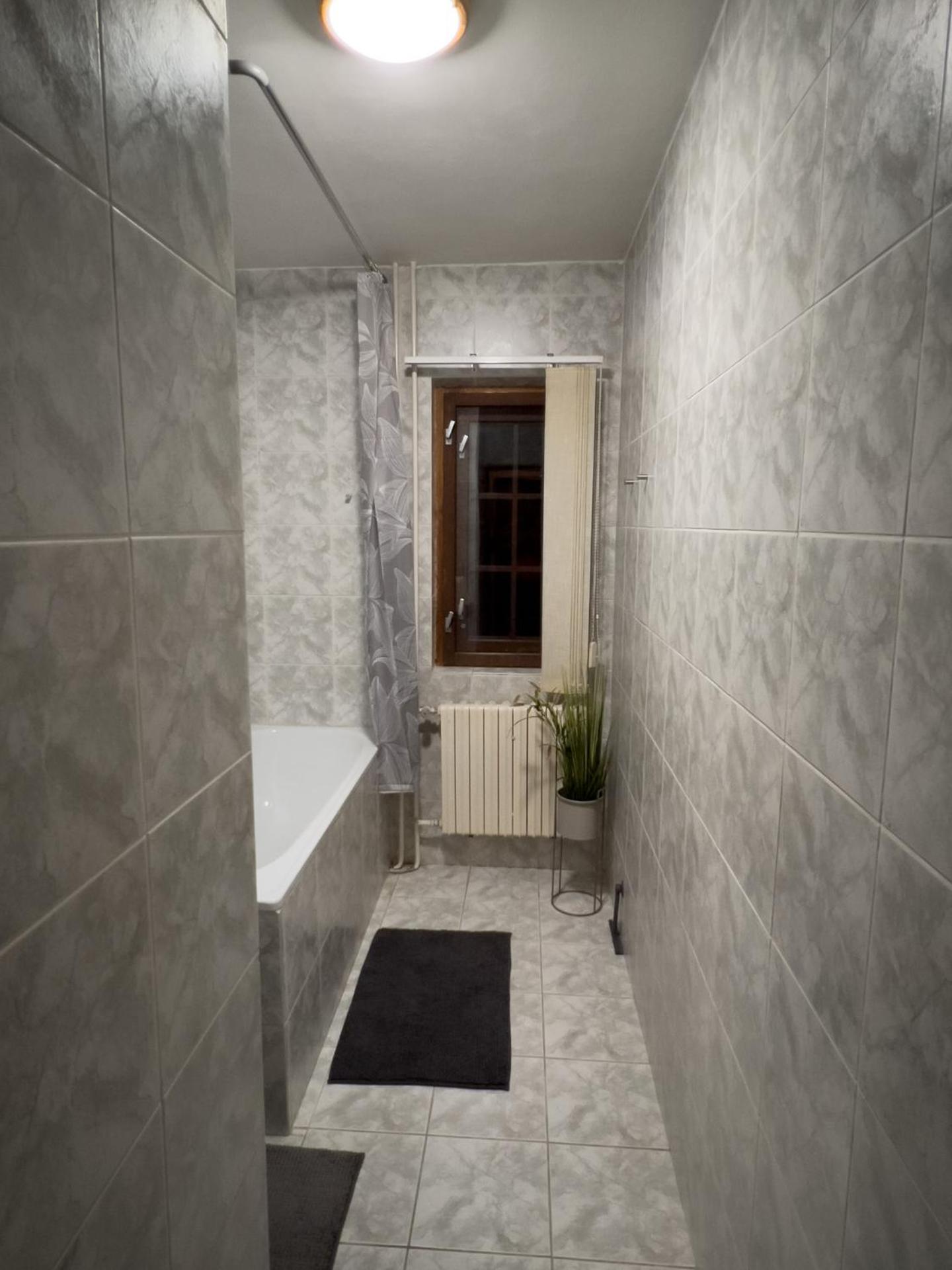 Apartment with Balcony - Photo 40