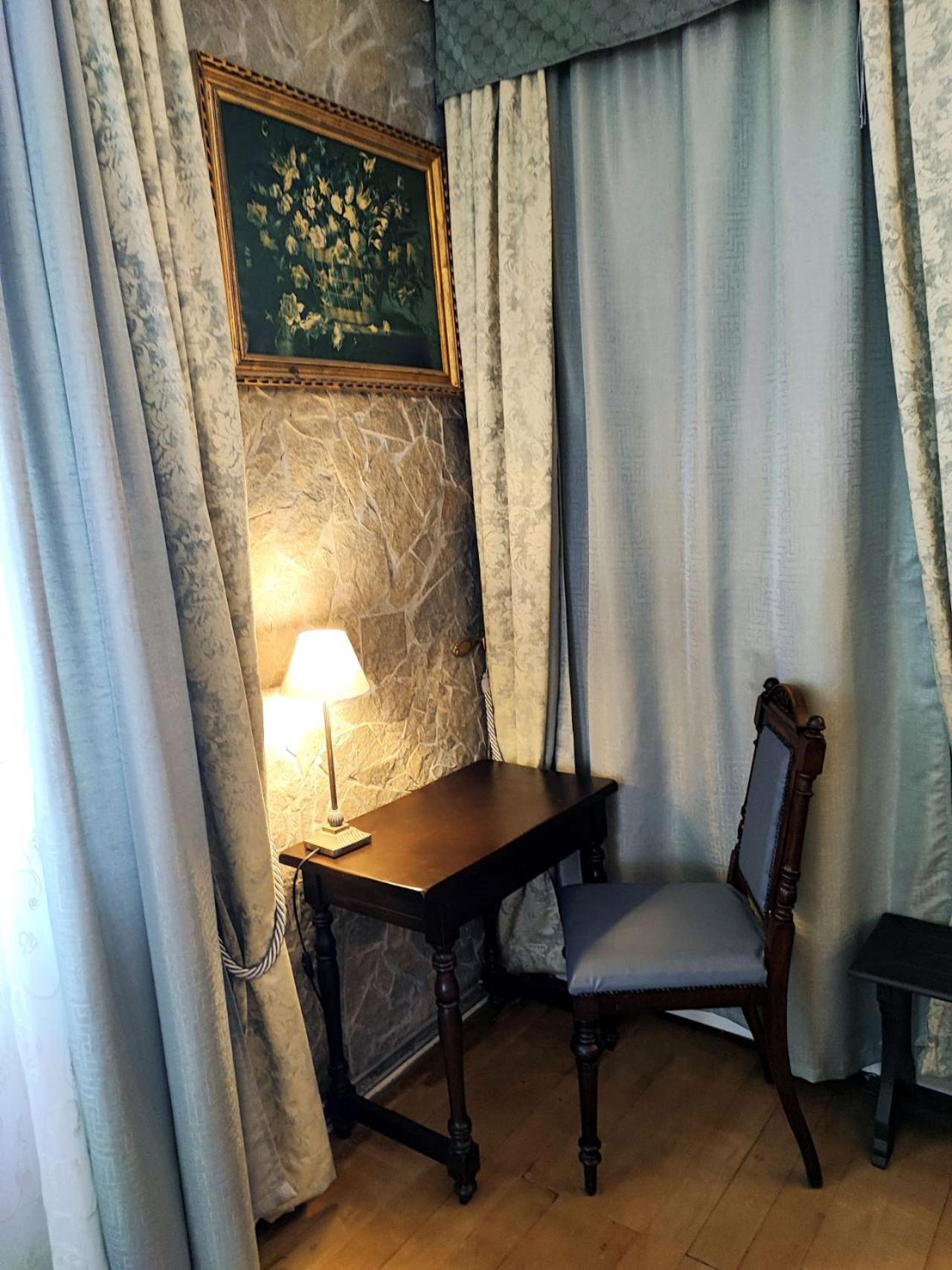 Deluxe Double Room with Shower - Photo 3