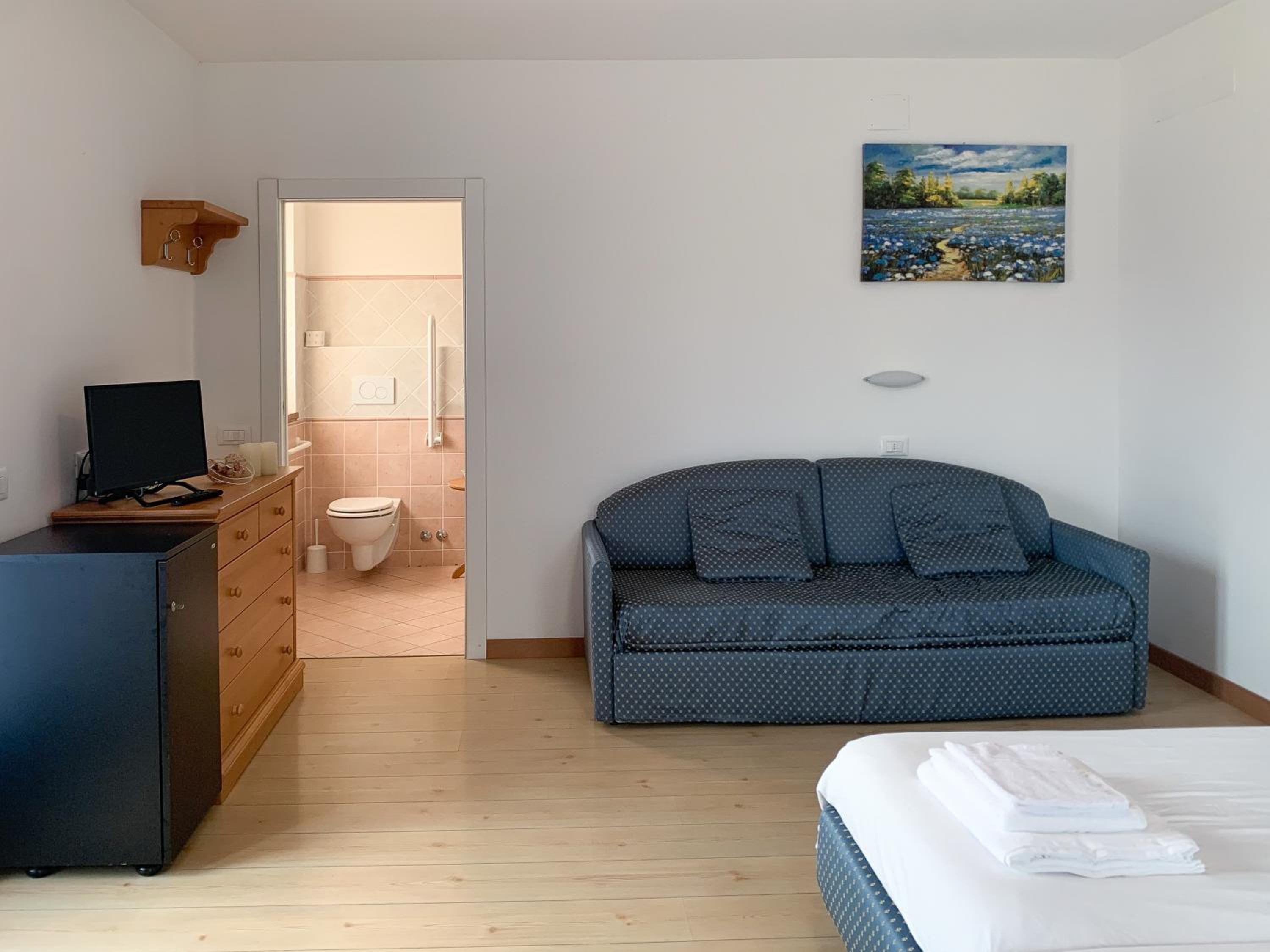 Comfort Triple Room with Shower - Photo 3