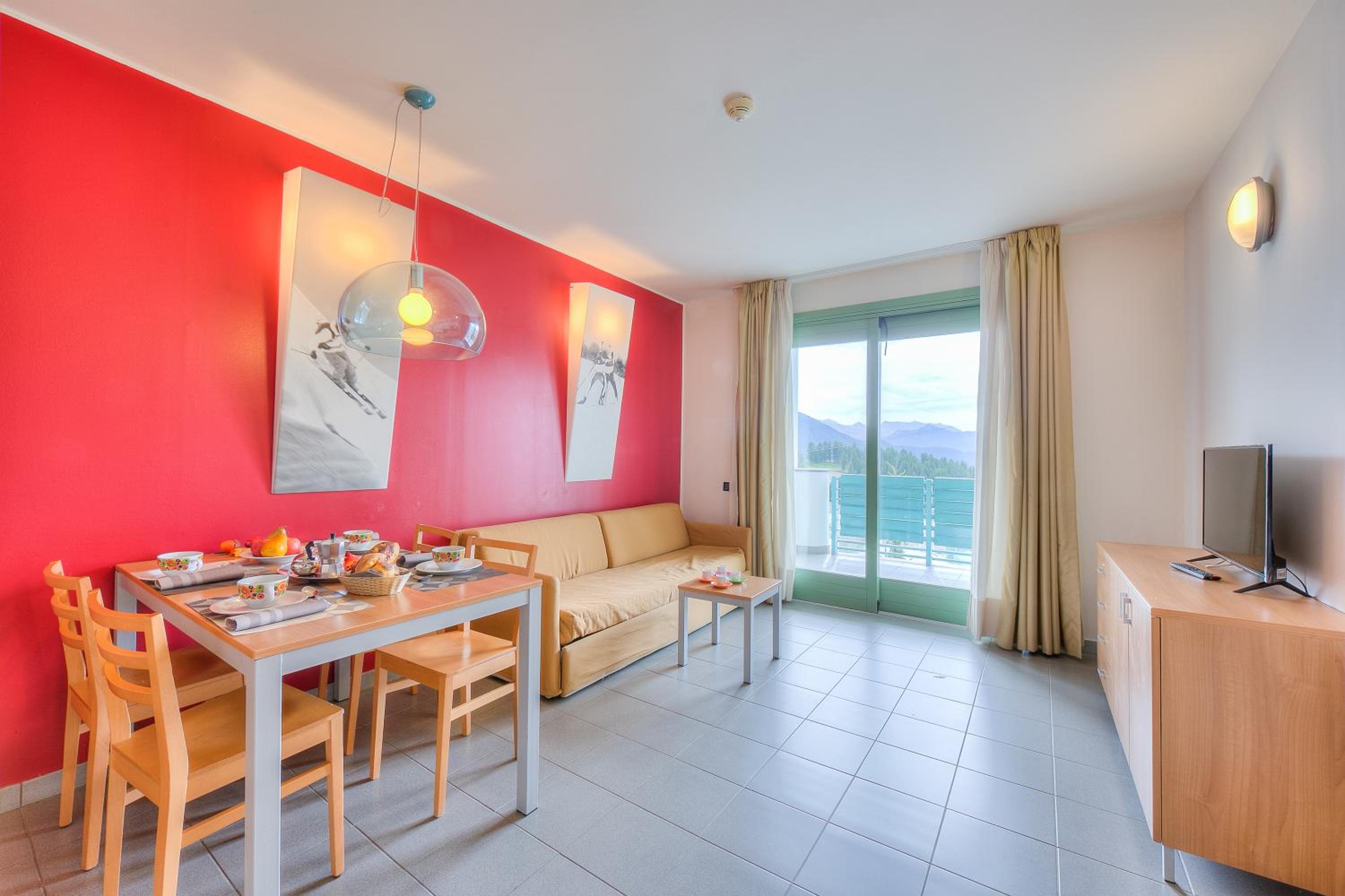 Apartment with Mountain View