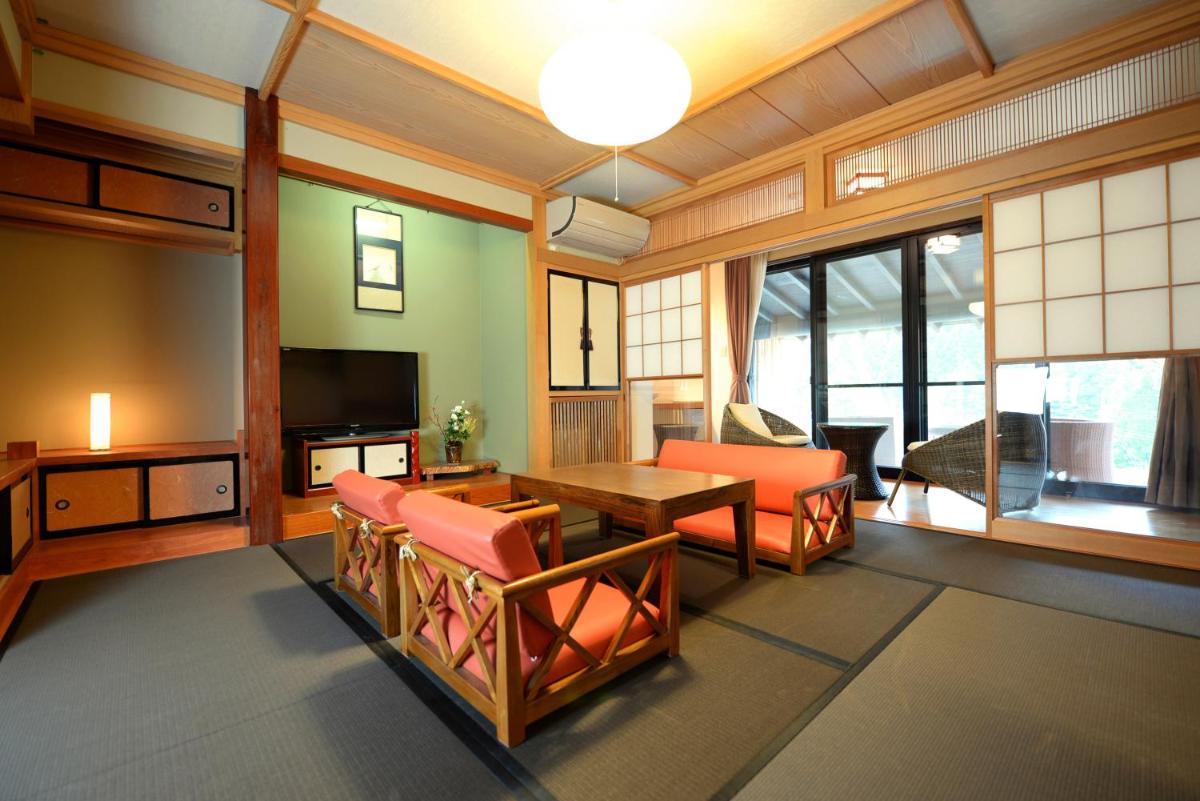 Twin Room with Tatami Area and Semi Open-Air Bath photo 3